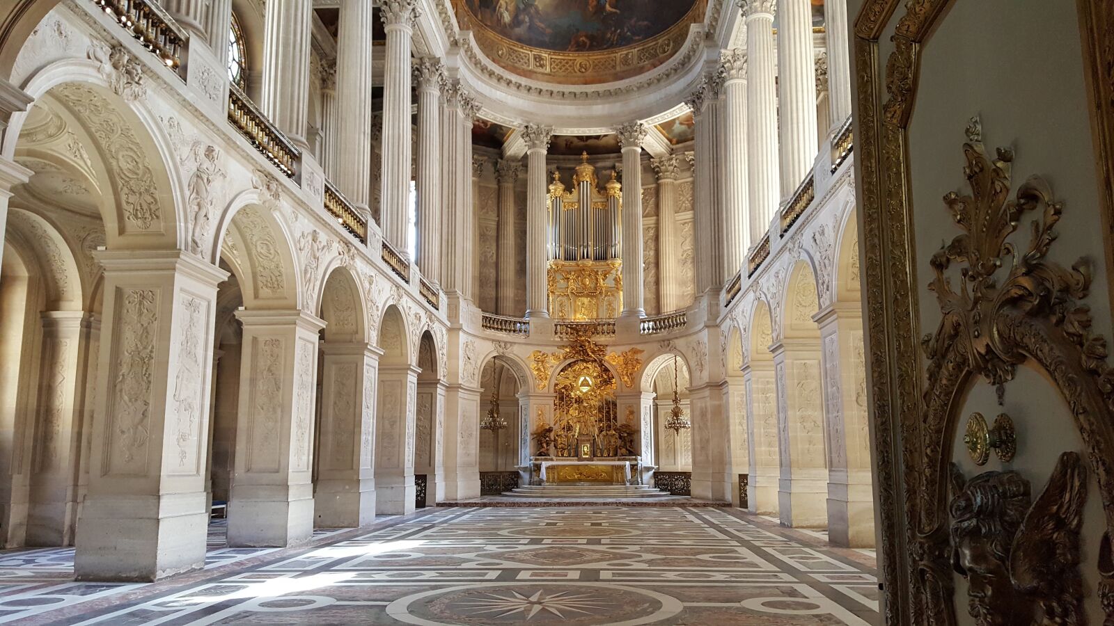 Samsung Galaxy S6 sample photo. France, castle, white hall photography