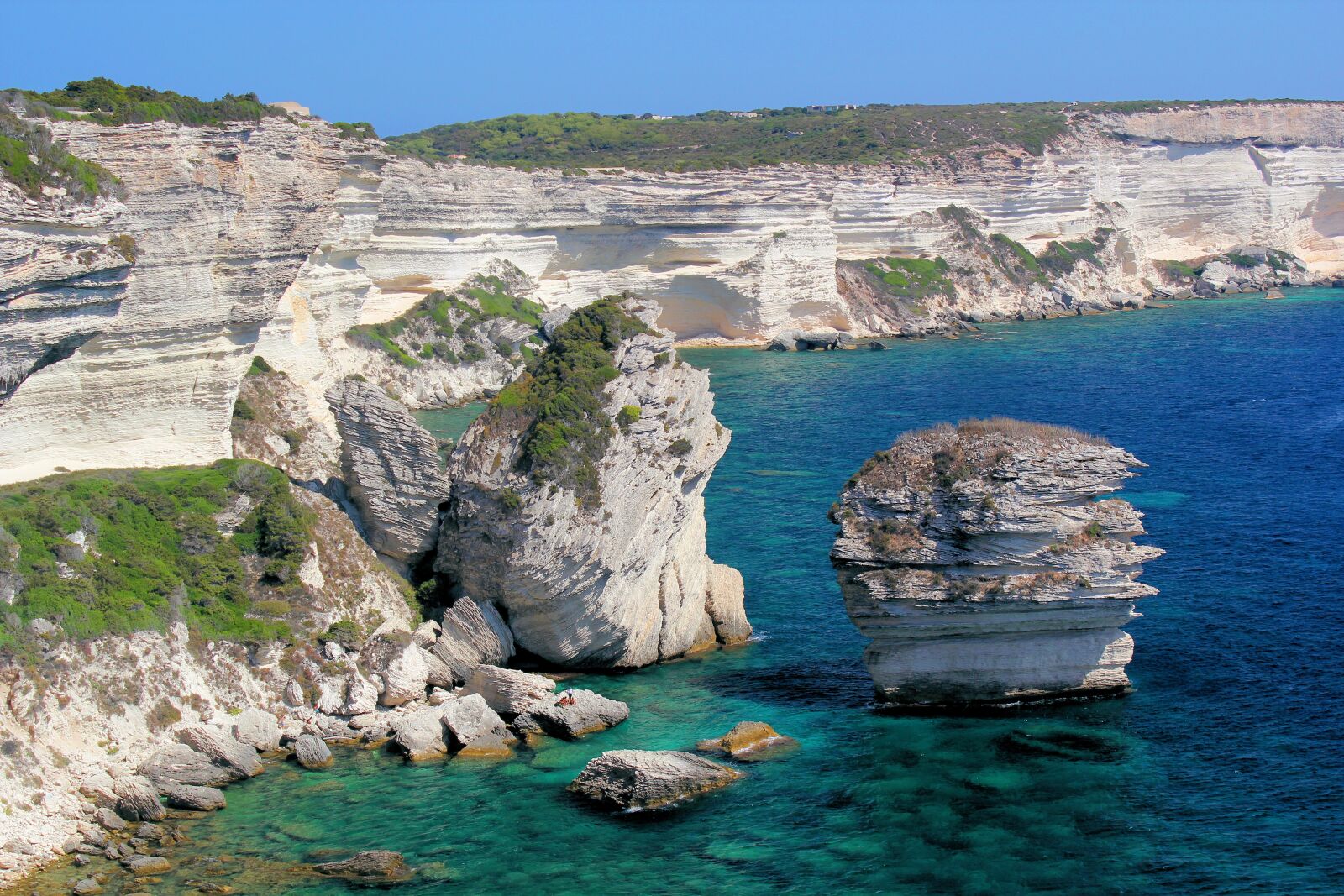 Canon EOS 550D (EOS Rebel T2i / EOS Kiss X4) sample photo. Bonifacio, cliffs, sea photography