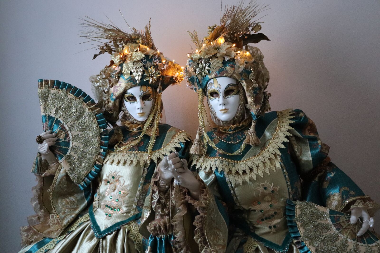 Canon EOS 77D (EOS 9000D / EOS 770D) sample photo. Mask, costume, carnival photography