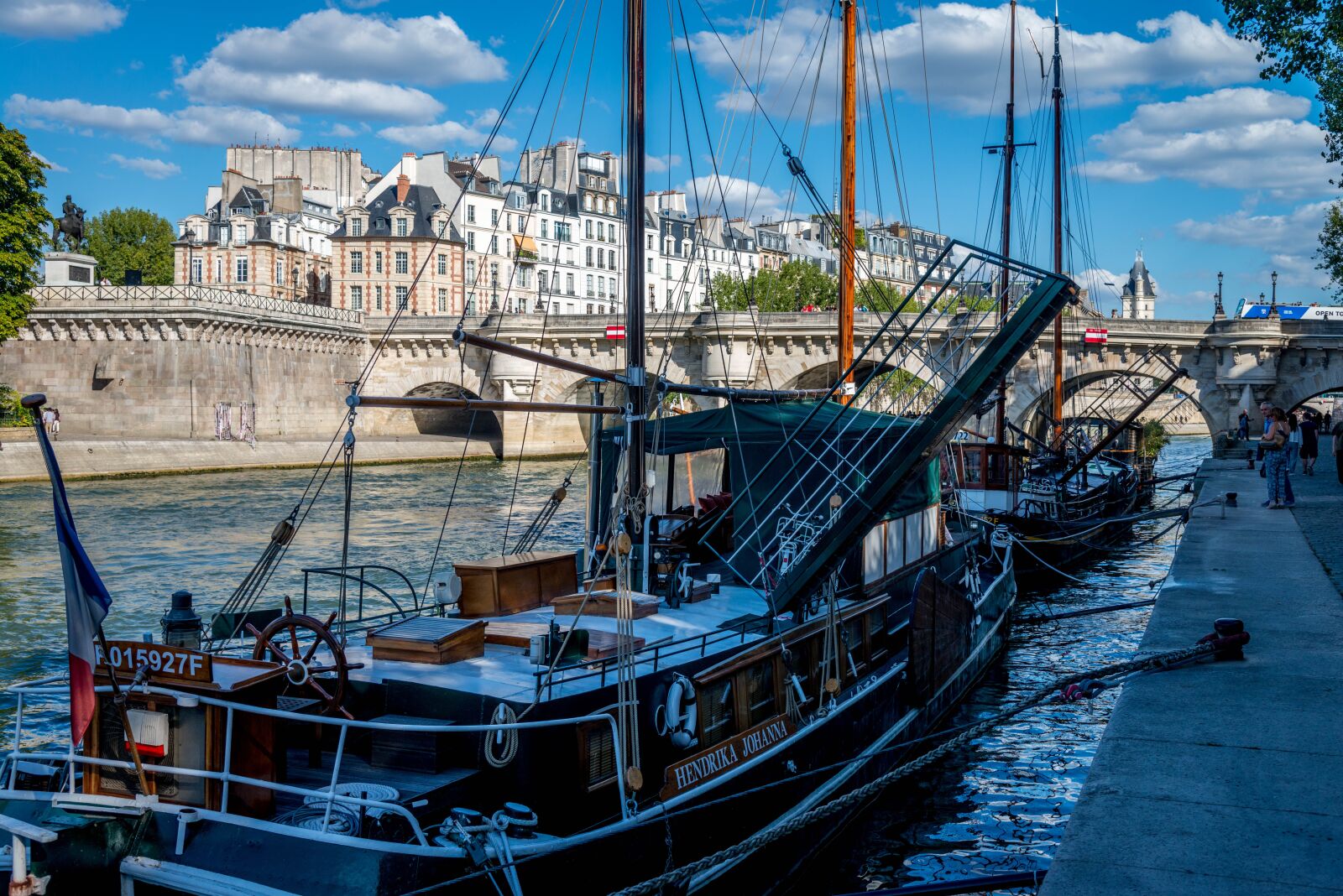 Nikon D800 sample photo. Paris, seine, barges photography