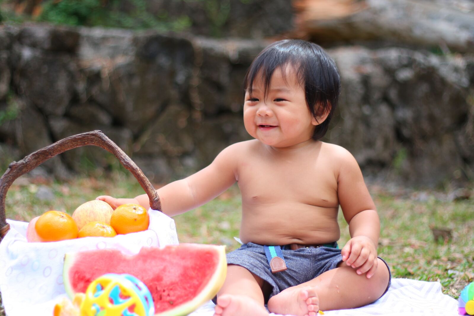 Canon EOS 40D sample photo. Picnic, baby, eating photography