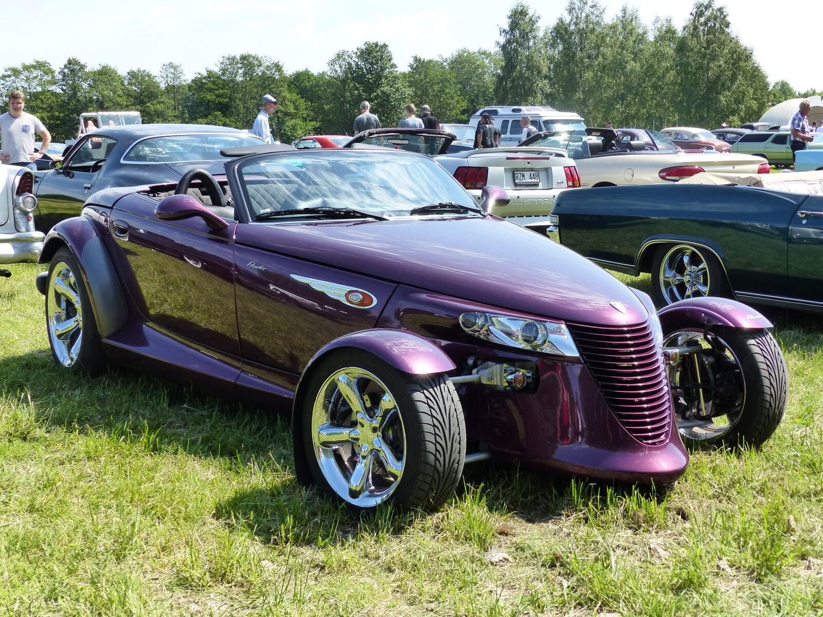 Panasonic Lumix DMC-FZ200 sample photo. Hot-rod, car, exhibition photography