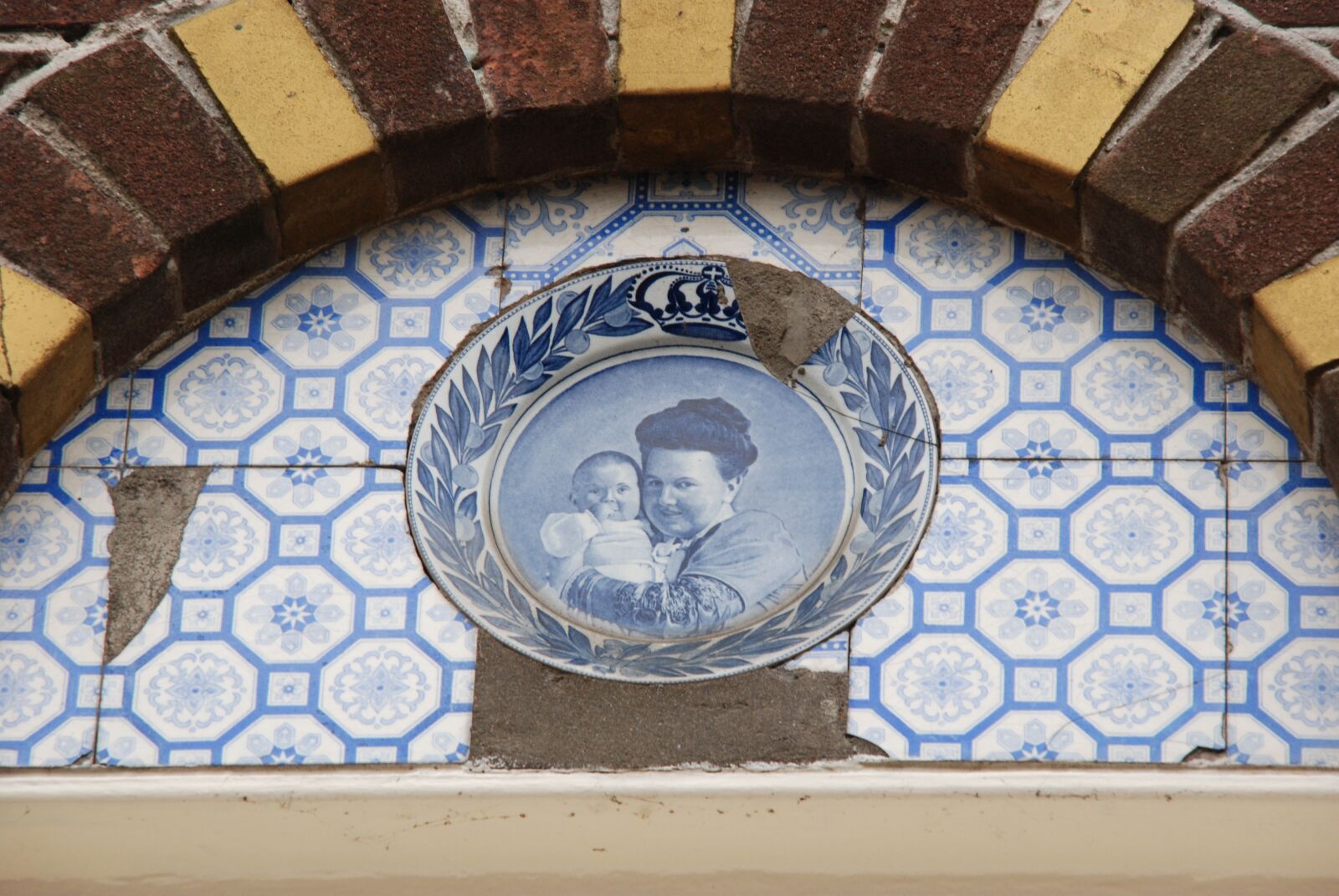 Nikon D80 sample photo. Tile, facade, board photography