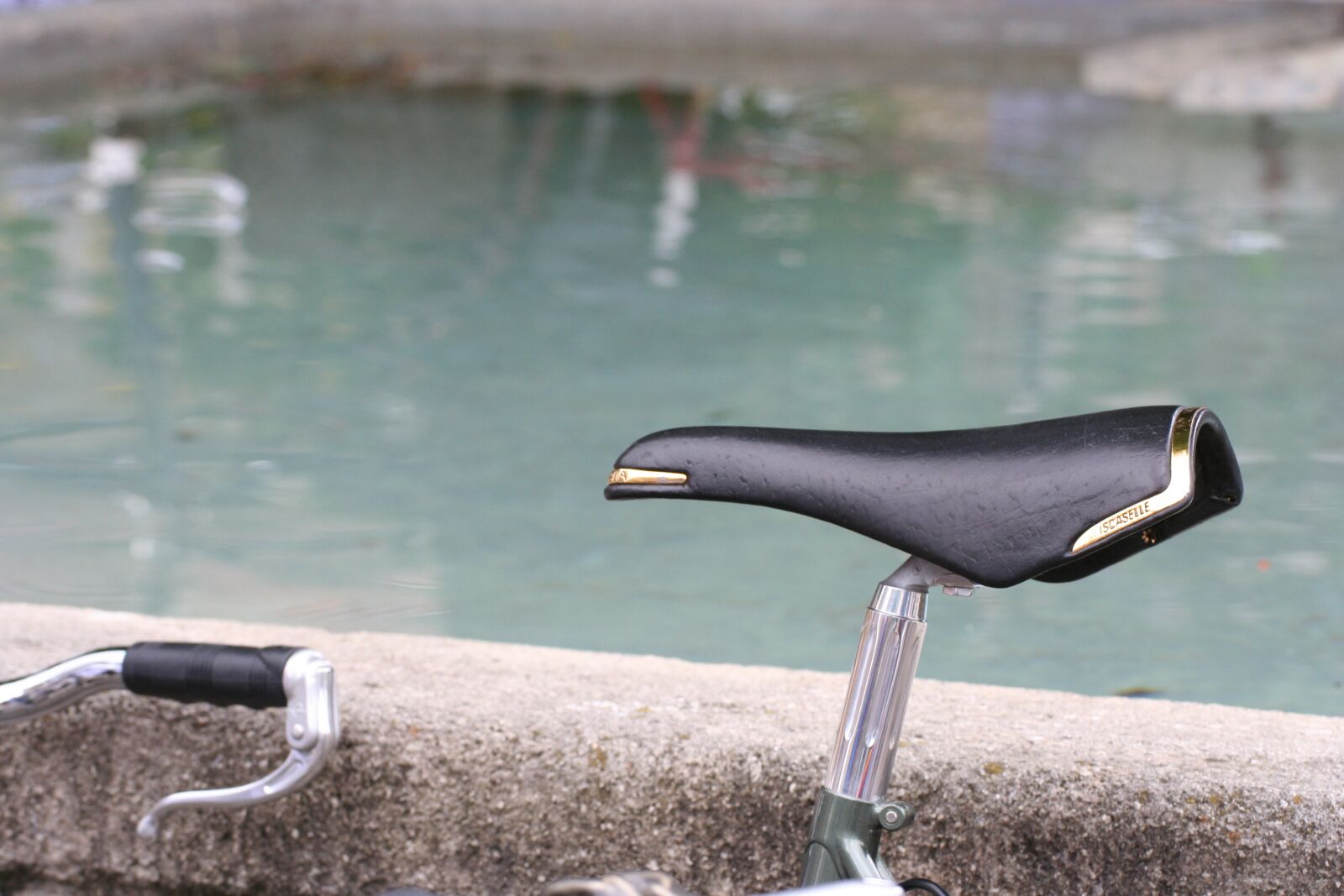 Canon EOS 350D (EOS Digital Rebel XT / EOS Kiss Digital N) sample photo. Velo, saddle, bike photography