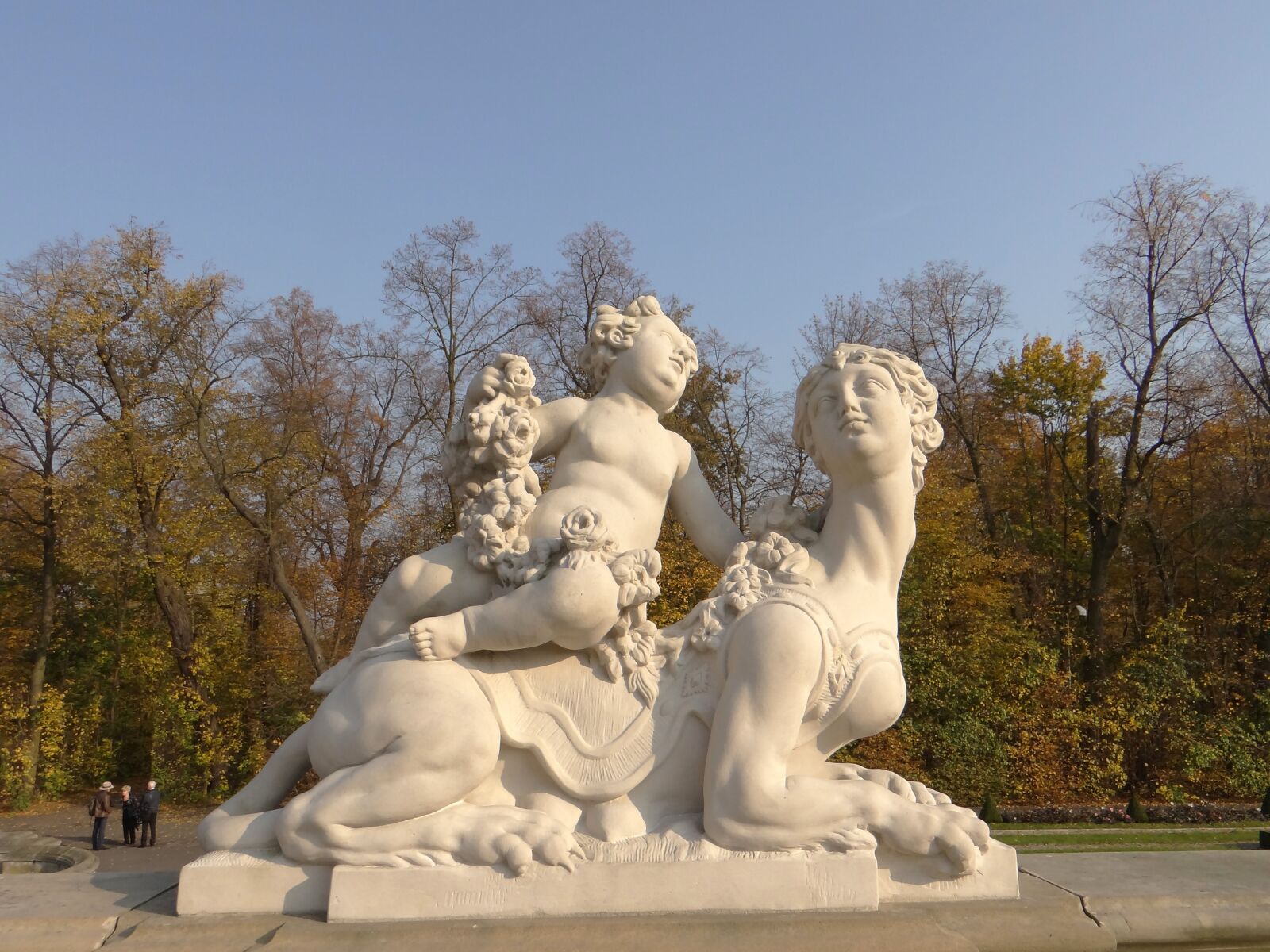 Sony DSC-HX200V sample photo. Sphinx, putto, sculpture photography