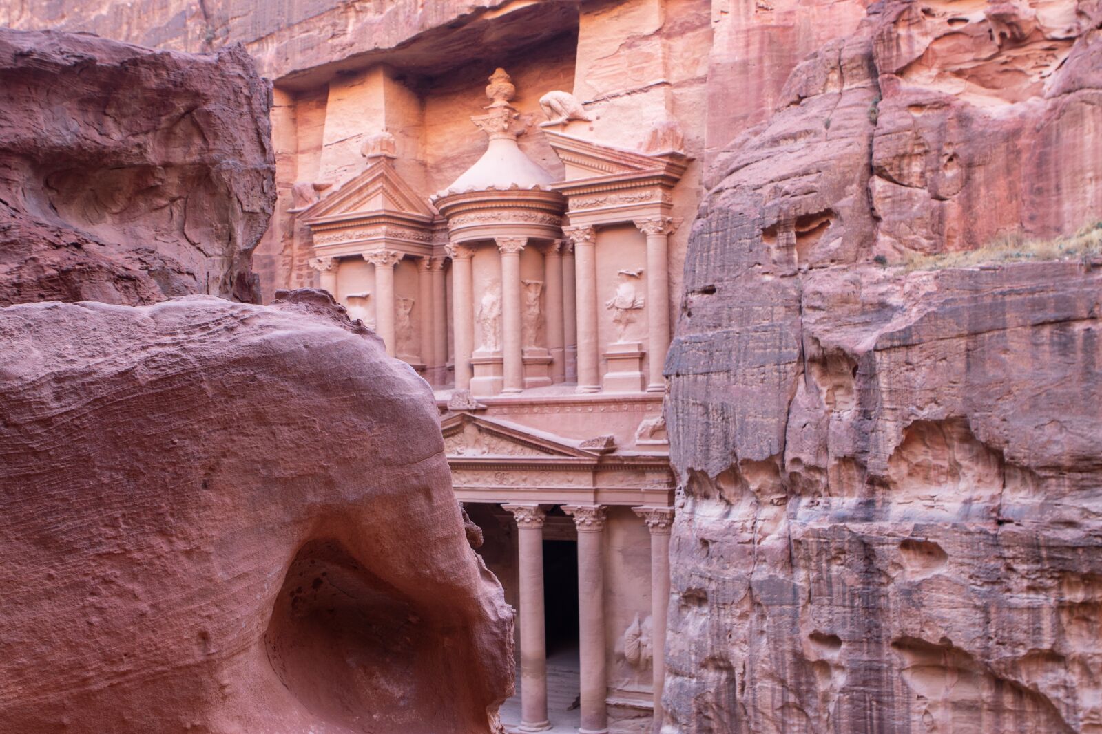 Canon EOS 200D (EOS Rebel SL2 / EOS Kiss X9) sample photo. Petra, treasury, rocks photography