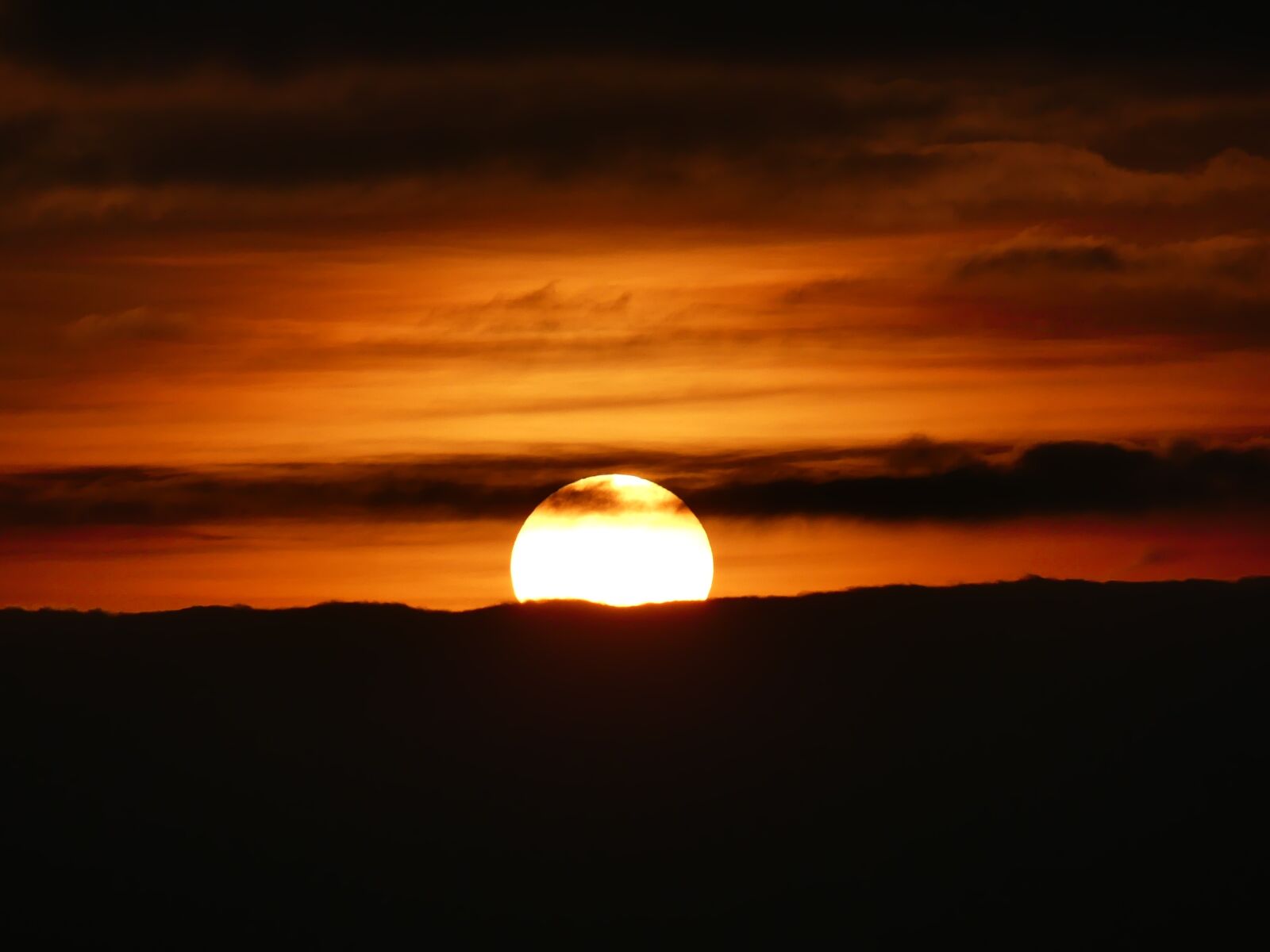 Panasonic Lumix DMC-FZ300 sample photo. Sunset, sun, sky photography