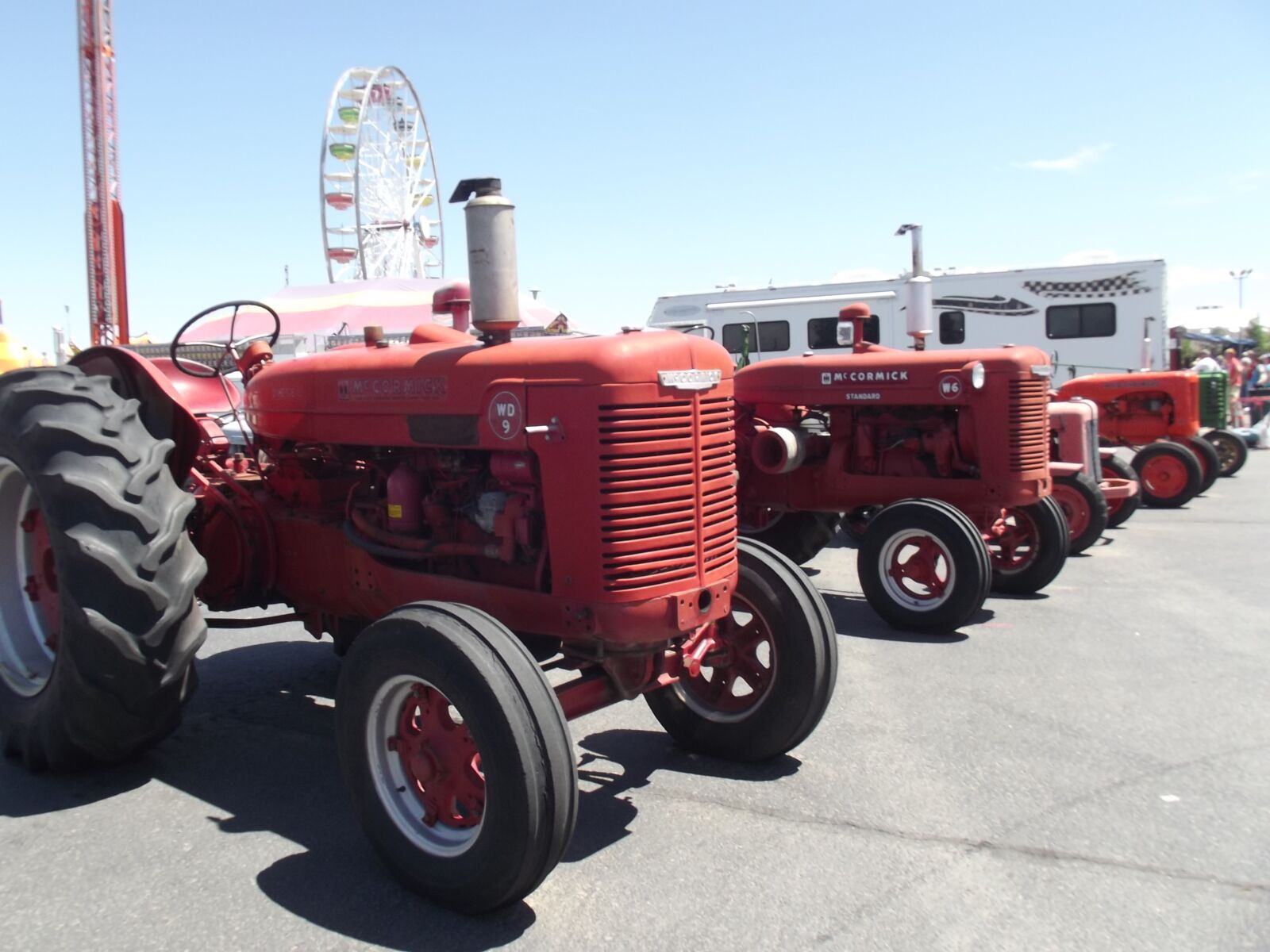 FujiFilm FinePix S2950 (FinePix S2990) sample photo. Tractor, summer, carnival photography