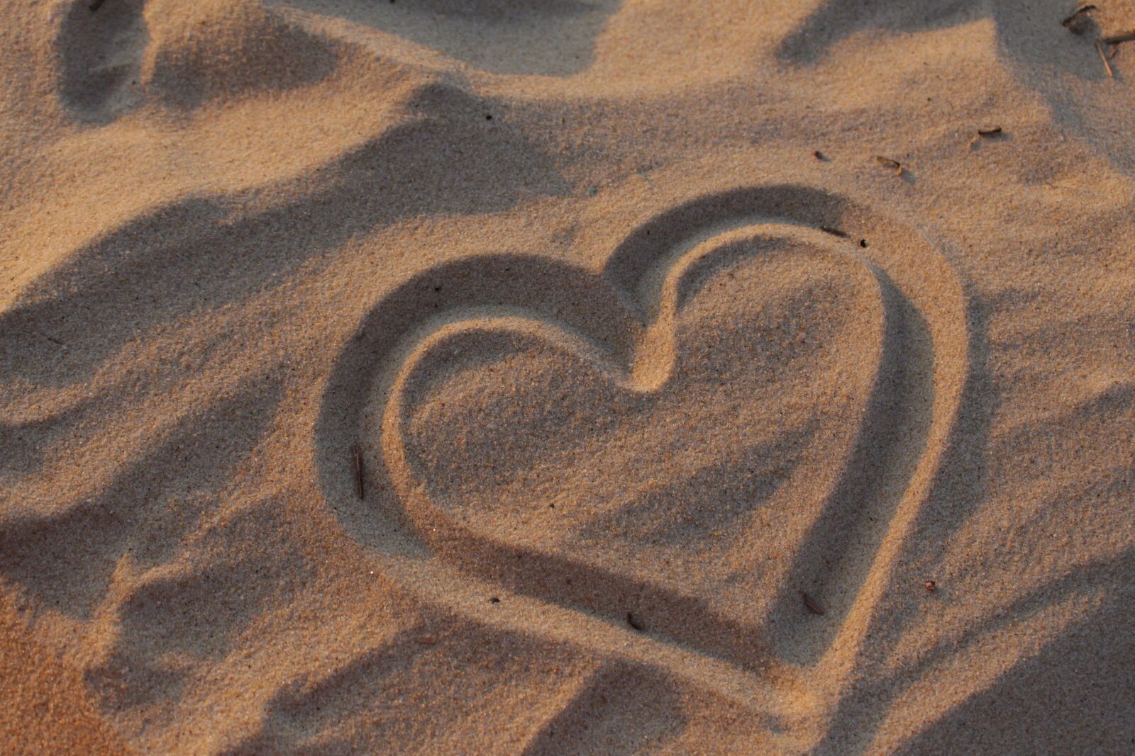 Canon EOS 700D (EOS Rebel T5i / EOS Kiss X7i) sample photo. Beach, sand, france photography
