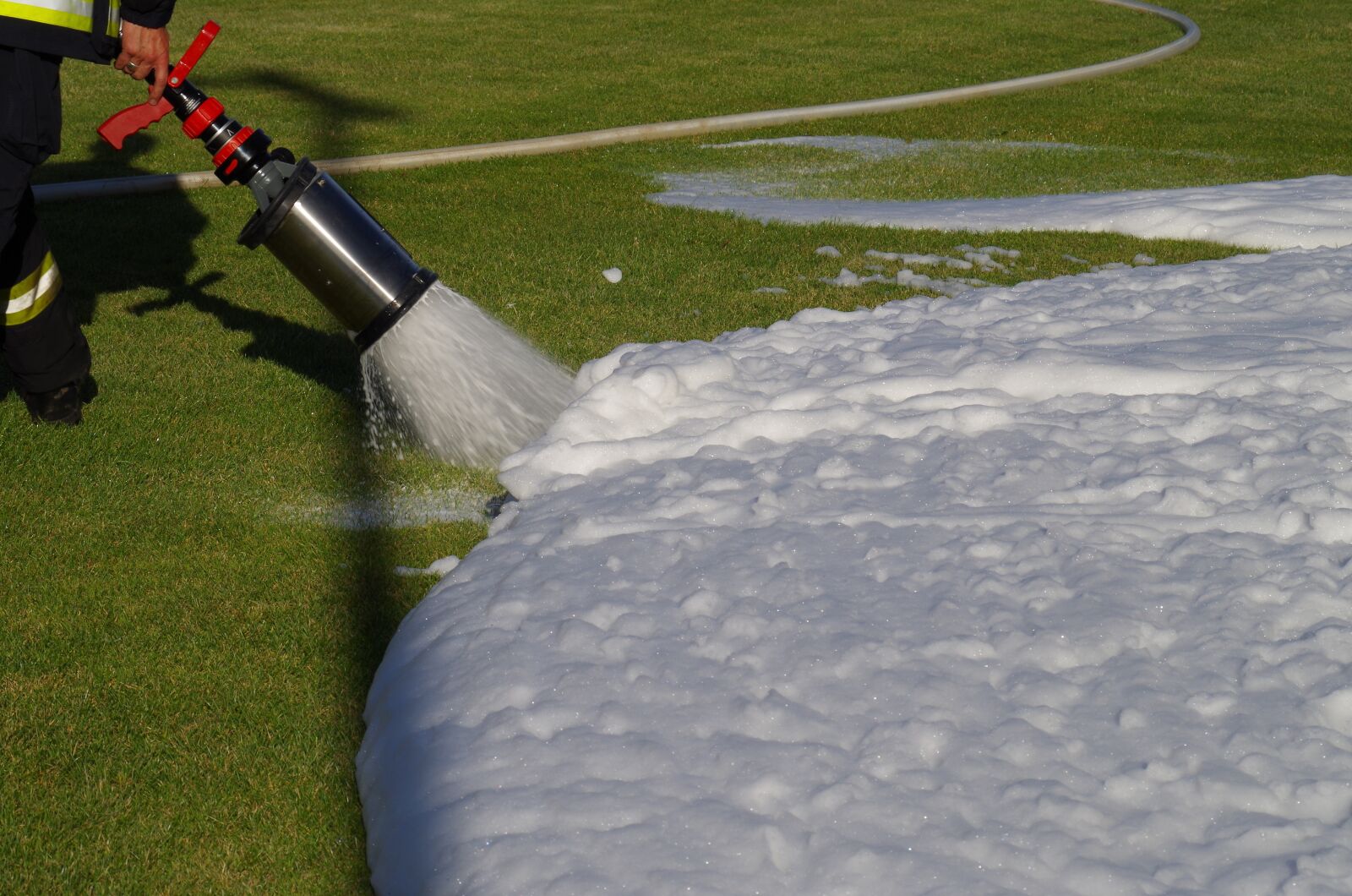 Pentax K-500 sample photo. Požiarnicka, foam, game photography