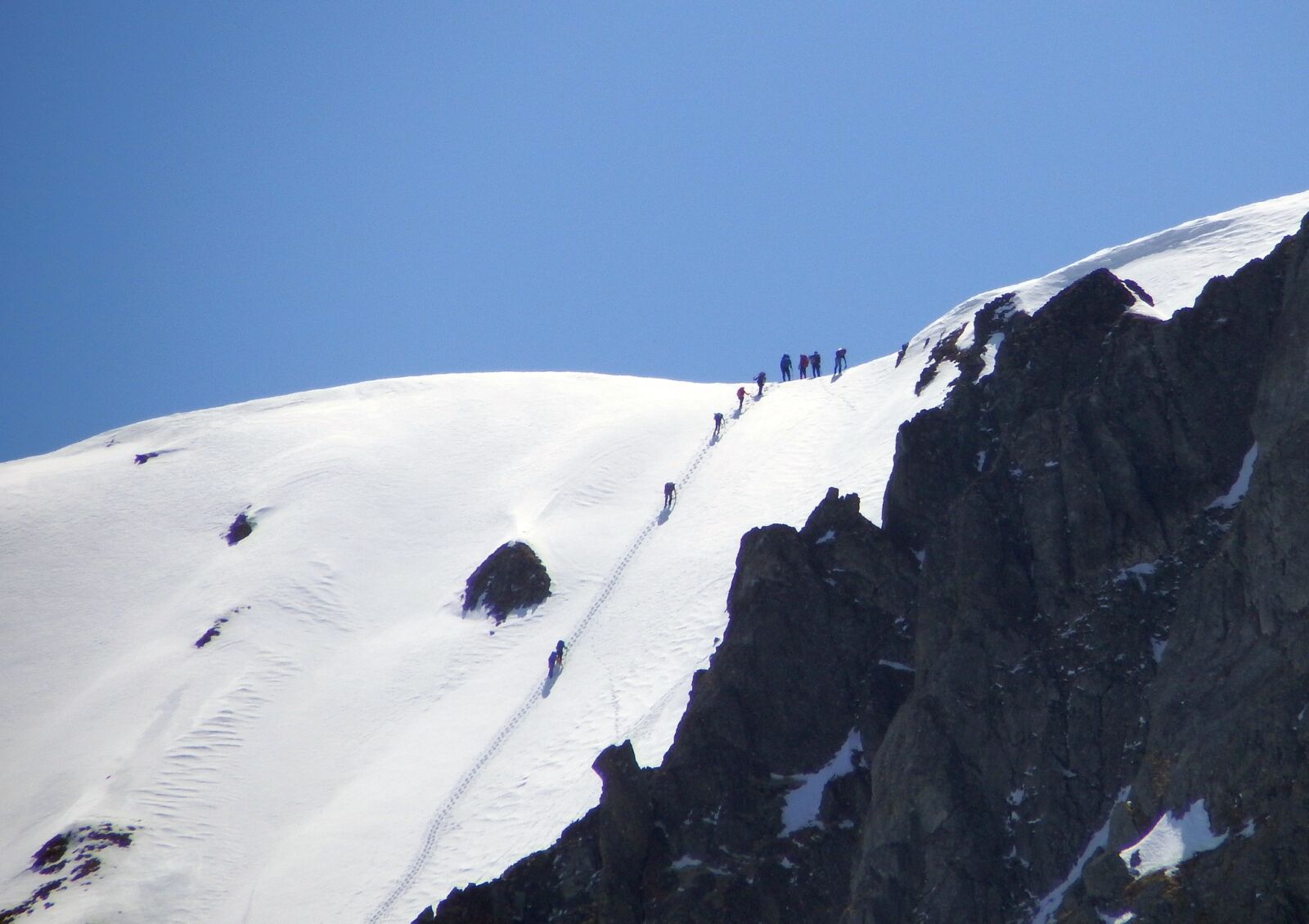 Fujifilm FinePix S1 sample photo. Mountains, climbing, skiers photography