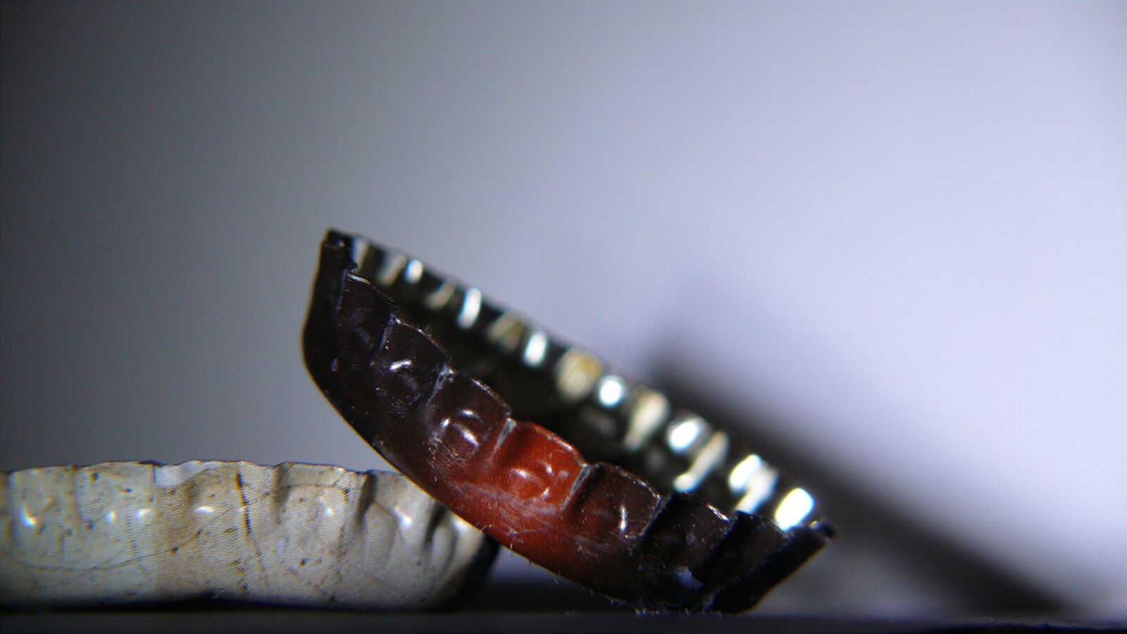 Leica V-LUX 1 sample photo. Bottle caps, bottle closure photography