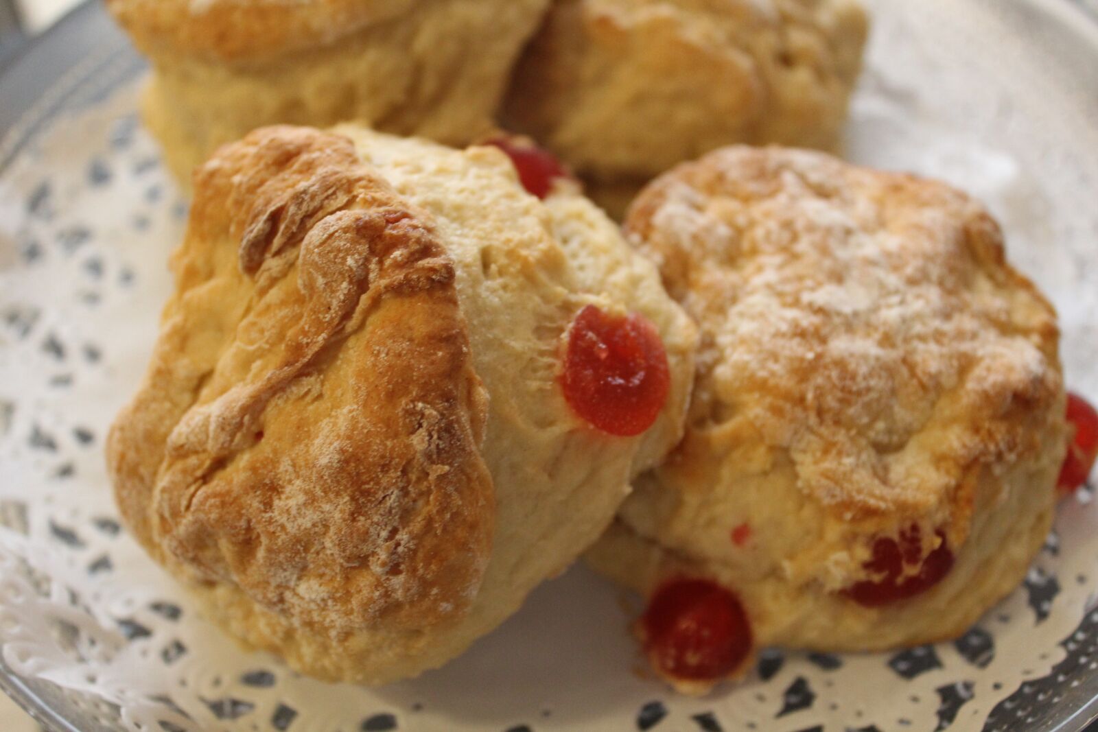 Canon EOS 1300D (EOS Rebel T6 / EOS Kiss X80) sample photo. Scones, cherry, cakes photography