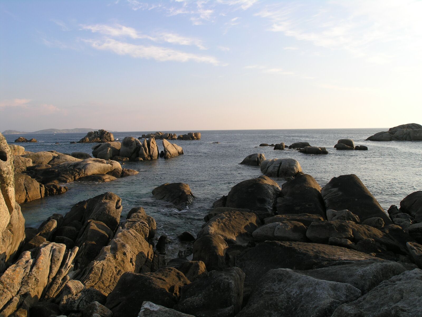 Olympus C8080WZ sample photo. Rocks, sea, cliff photography