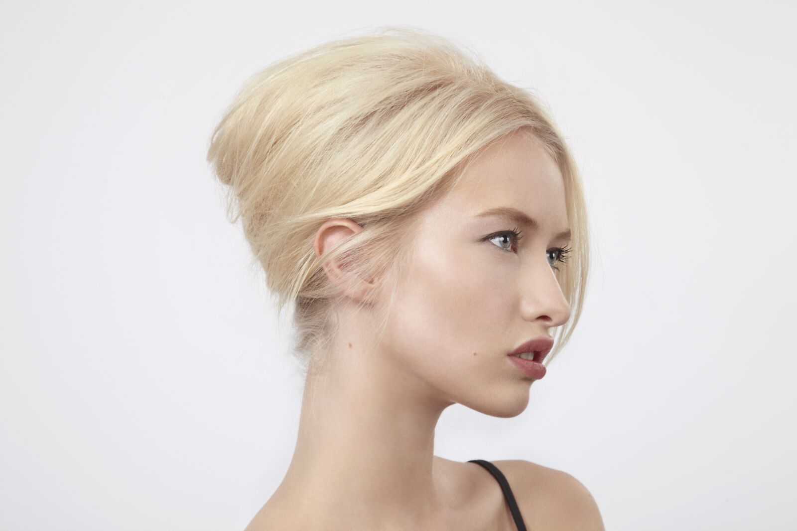 Canon EOS 5D Mark II sample photo. Beautiful, short hair, model photography