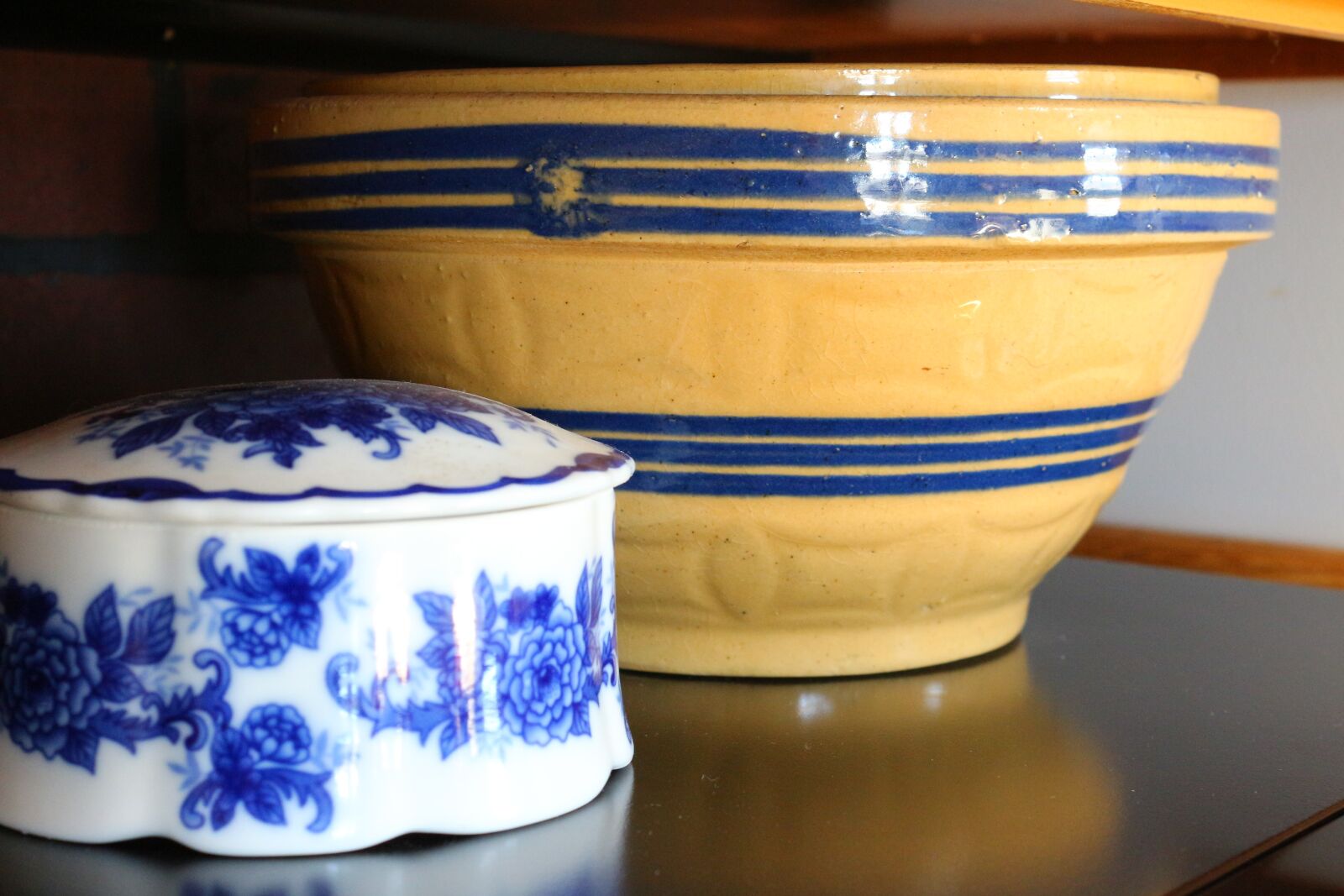 Canon EOS 650D (EOS Rebel T4i / EOS Kiss X6i) + Canon EF-S 18-55mm F3.5-5.6 IS II sample photo. Pottery, bowls, vintage photography