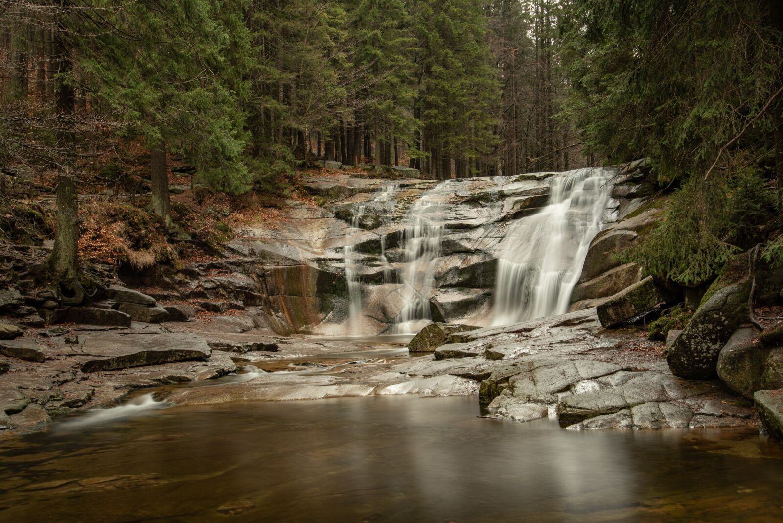 Nikon D750 sample photo. Waterfall, autumn, forest photography