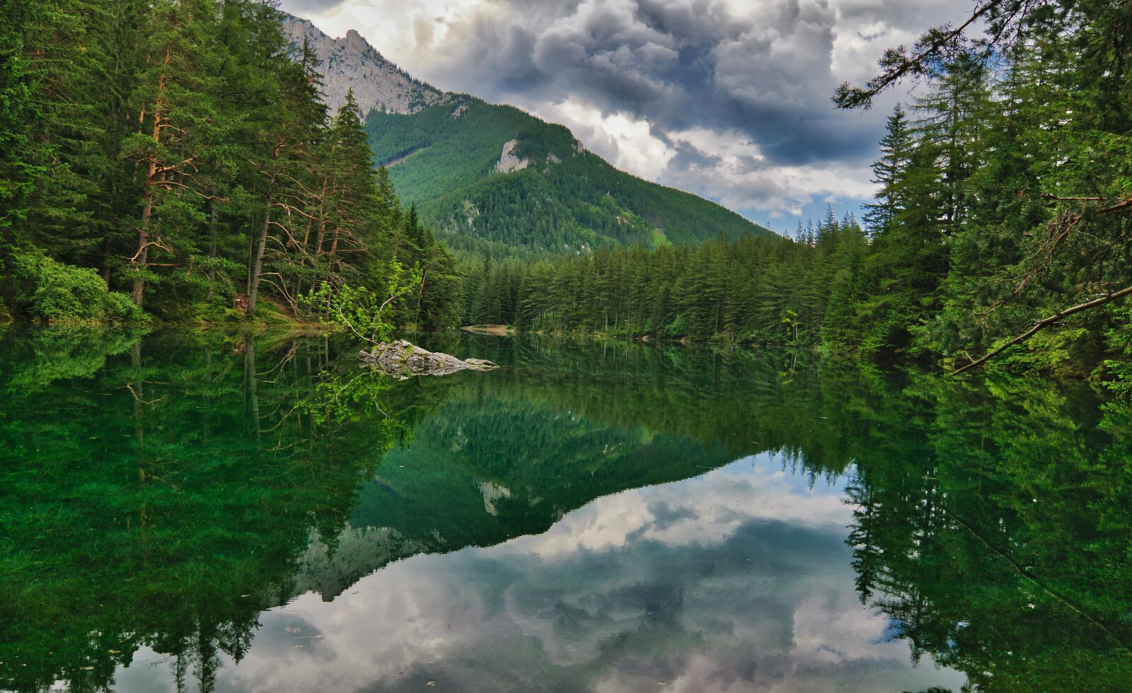 Nikon D5300 sample photo. Green lake, landscape, water photography
