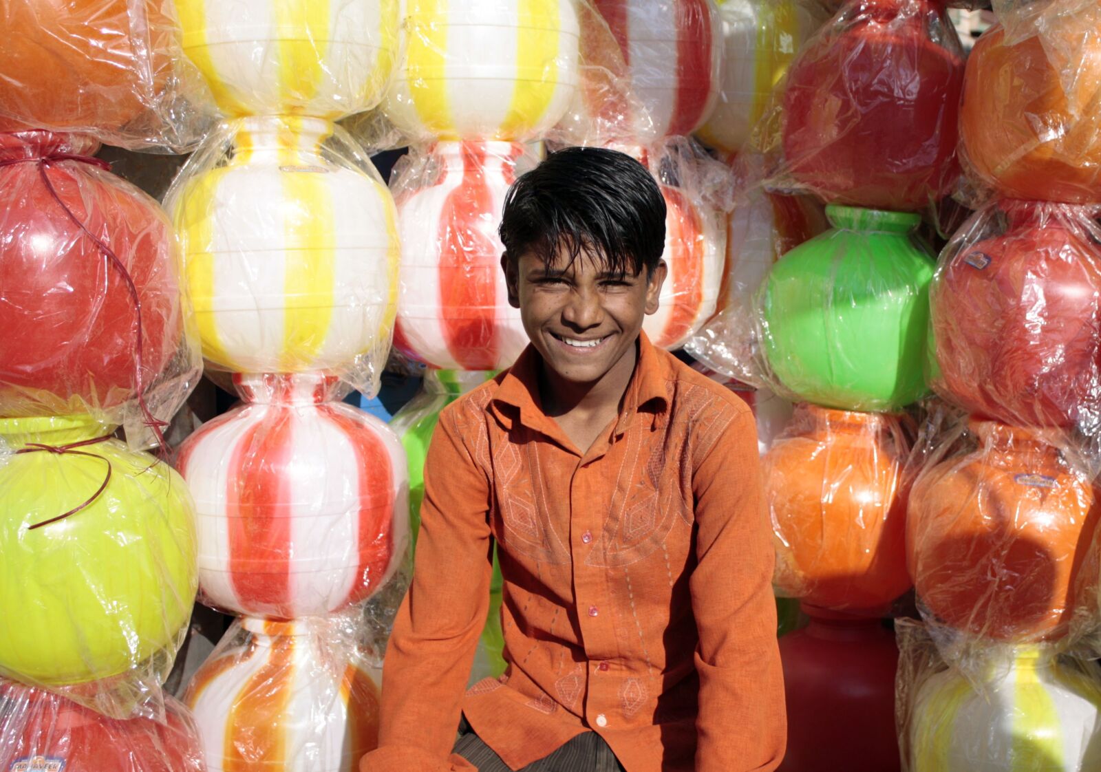 Canon EOS 1000D (EOS Digital Rebel XS / EOS Kiss F) sample photo. Indian boy, indian shop photography