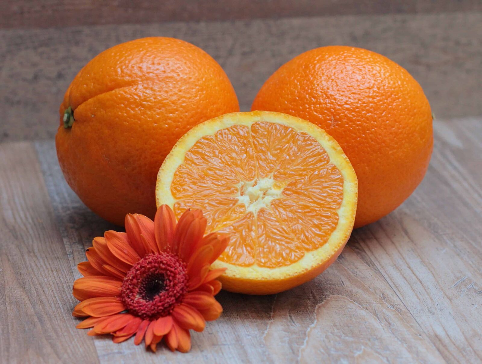 Canon EOS 550D (EOS Rebel T2i / EOS Kiss X4) sample photo. Still life, citrus, flower photography