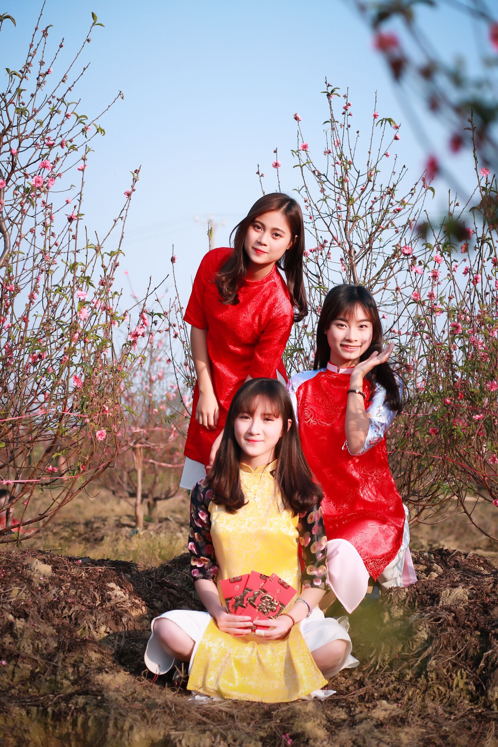 Canon EF 85mm F1.8 USM sample photo. Outdoors, nature, happiness photography