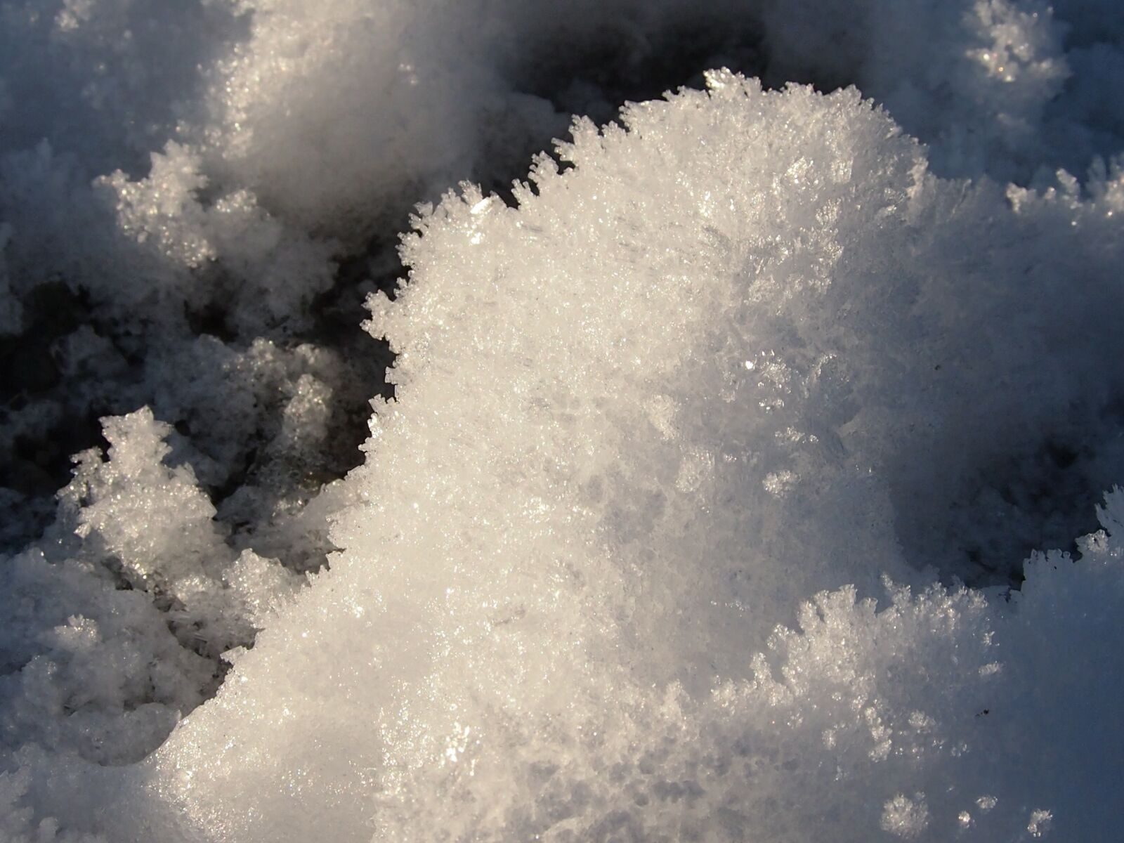 Olympus PEN E-PL3 sample photo. Crystals, snow, high contrast photography