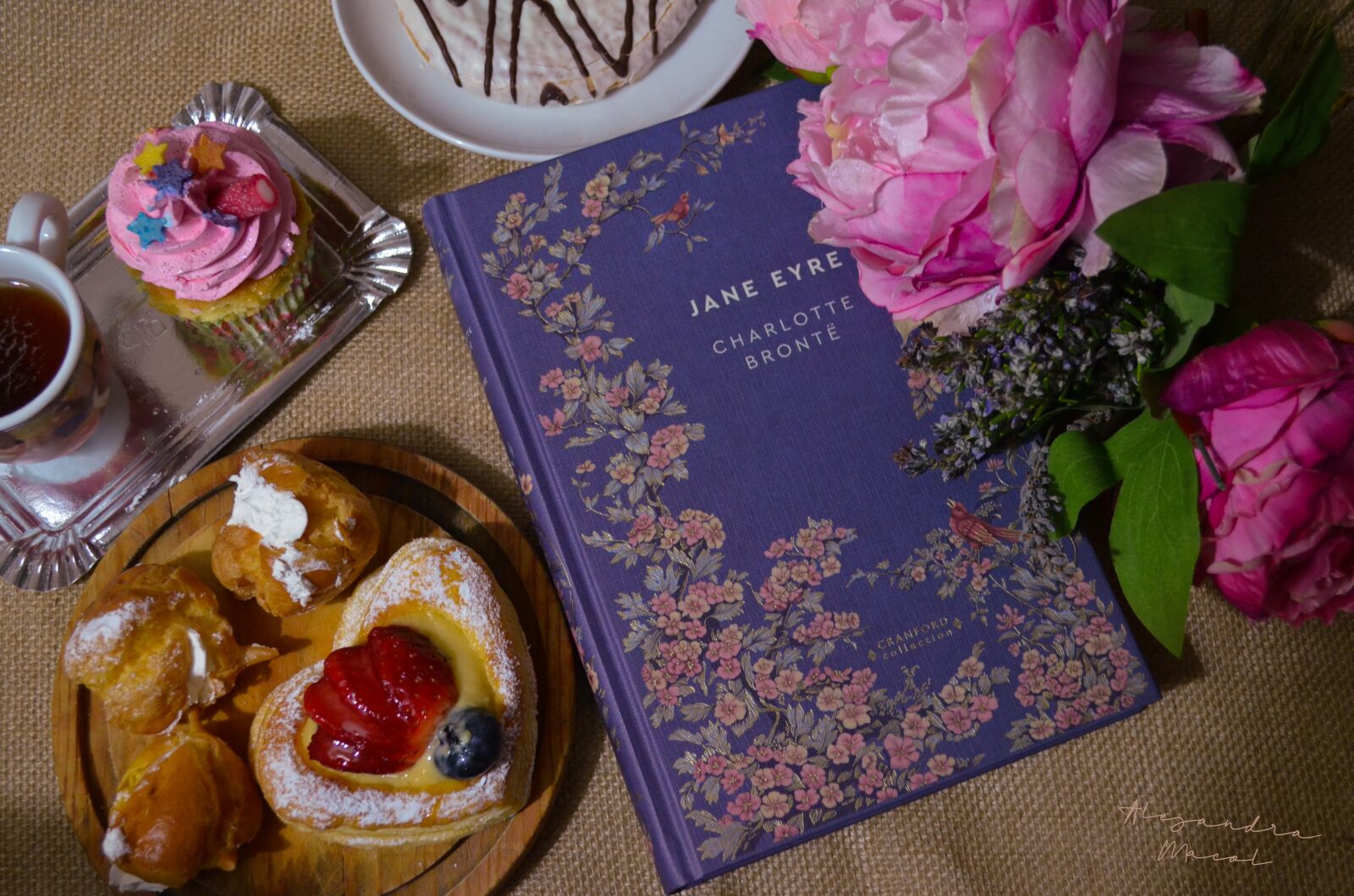 Nikon D5100 sample photo. Novel, romance, tea photography