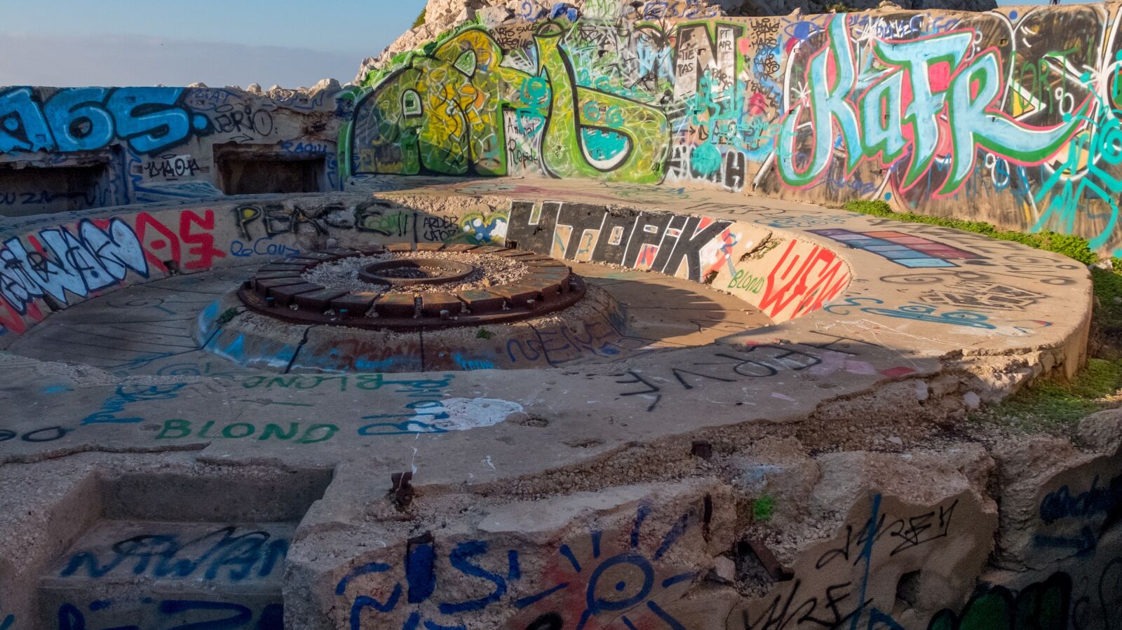 Fujifilm X30 sample photo. Marseille, bunker, calanque photography