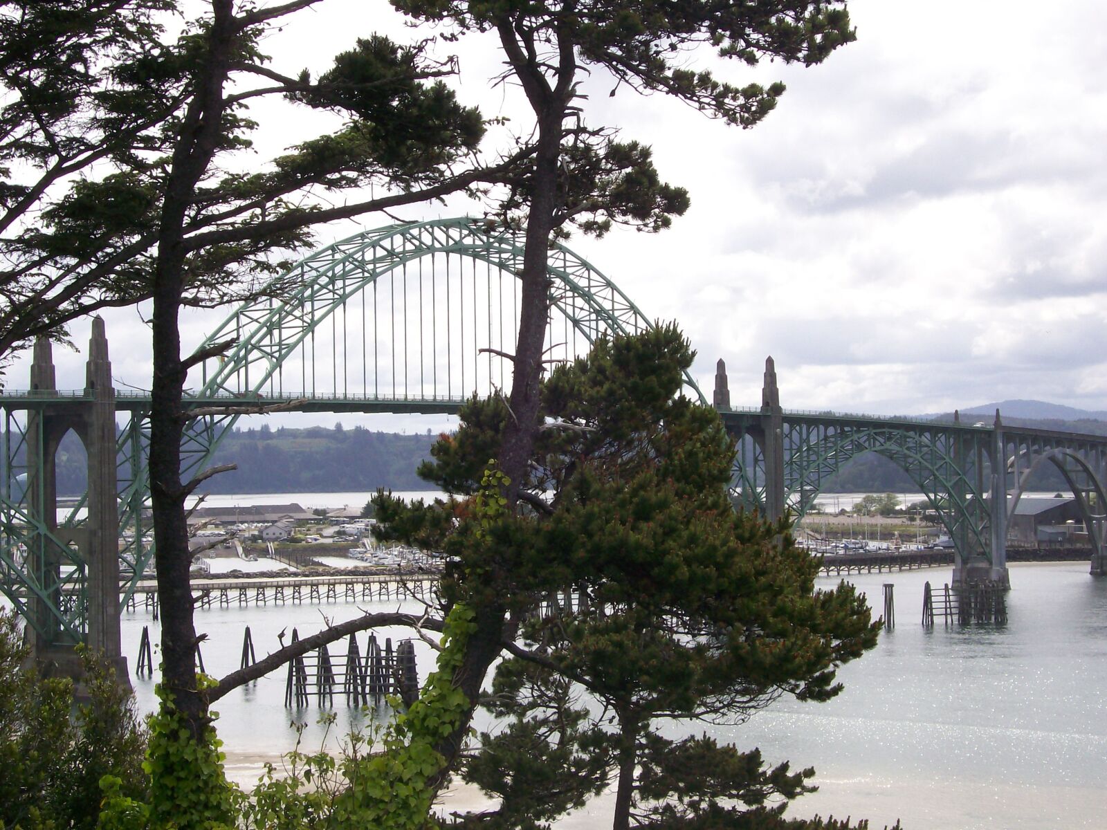 Kodak EASYSHARE C743 ZOOM DIGITAL CAMERA sample photo. Newport, oregon, bridge photography
