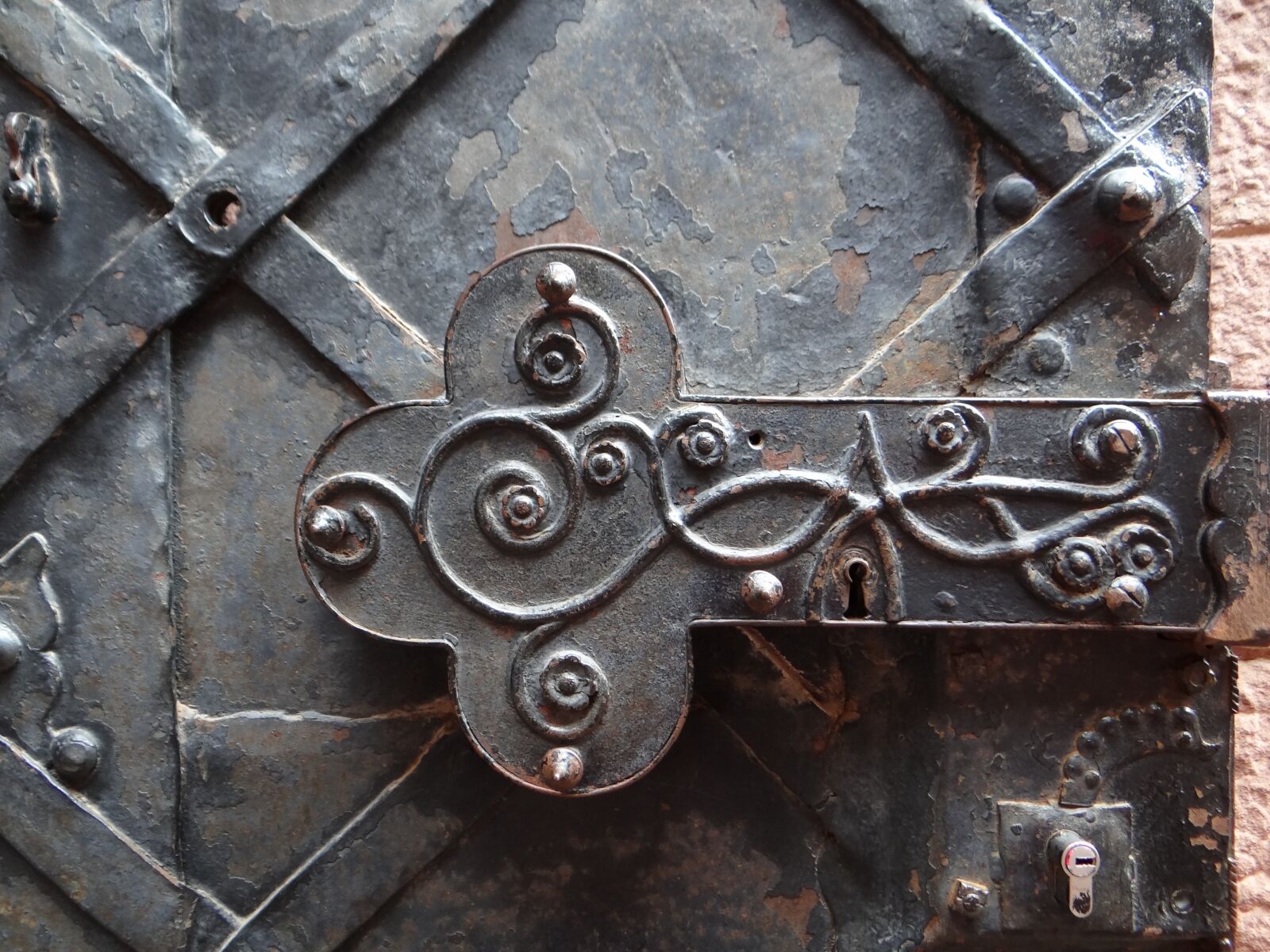 Sony Cyber-shot DSC-HX100V sample photo. Haut-koenigsbourg, castle, door photography