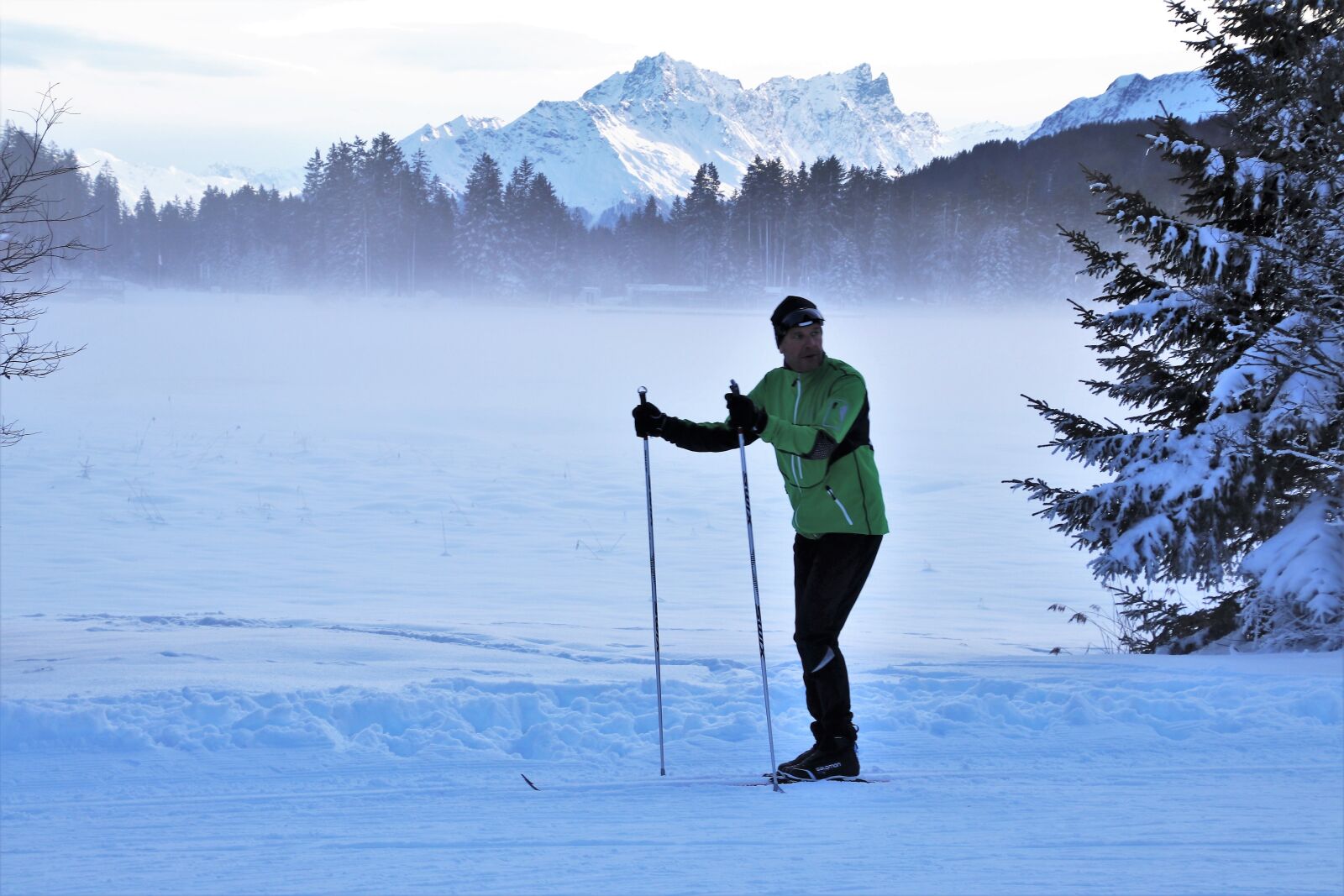 Canon EOS 80D sample photo. Skier, icy, alpine photography