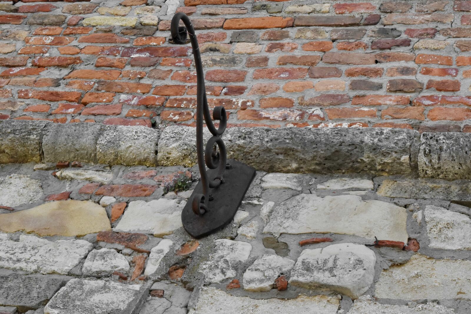 Nikon D5500 sample photo. Cast iron, wall, stone photography