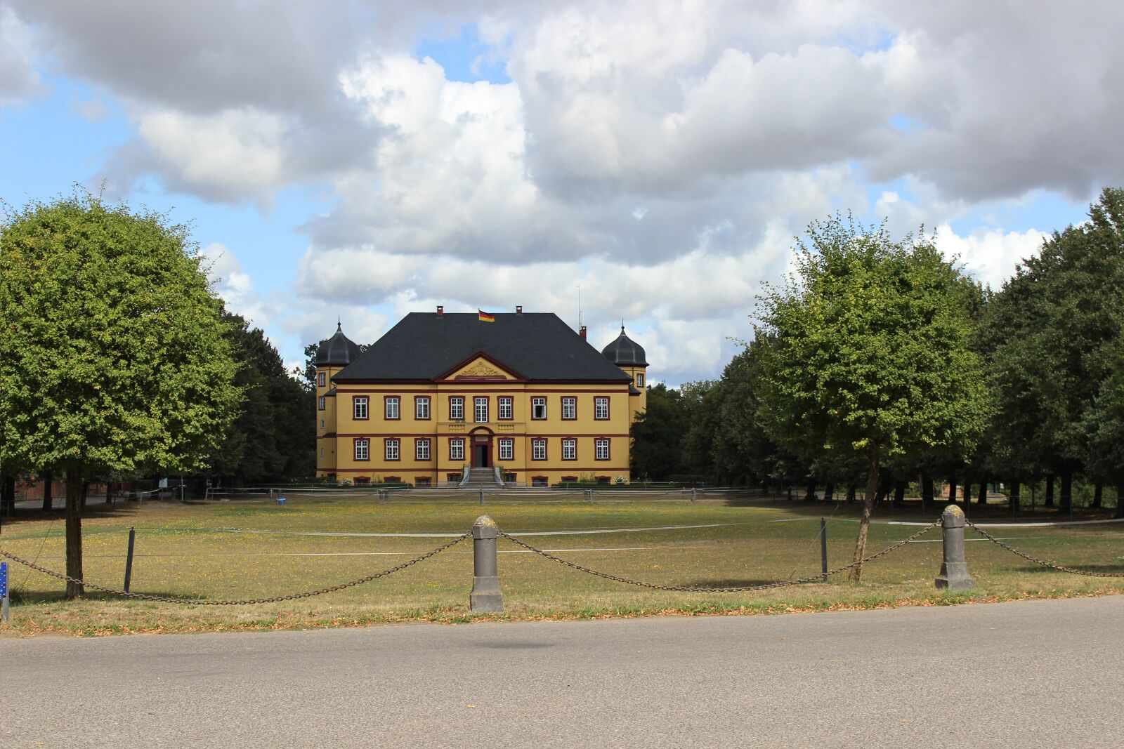 Canon EOS 600D (Rebel EOS T3i / EOS Kiss X5) sample photo. Castle, manor, building photography