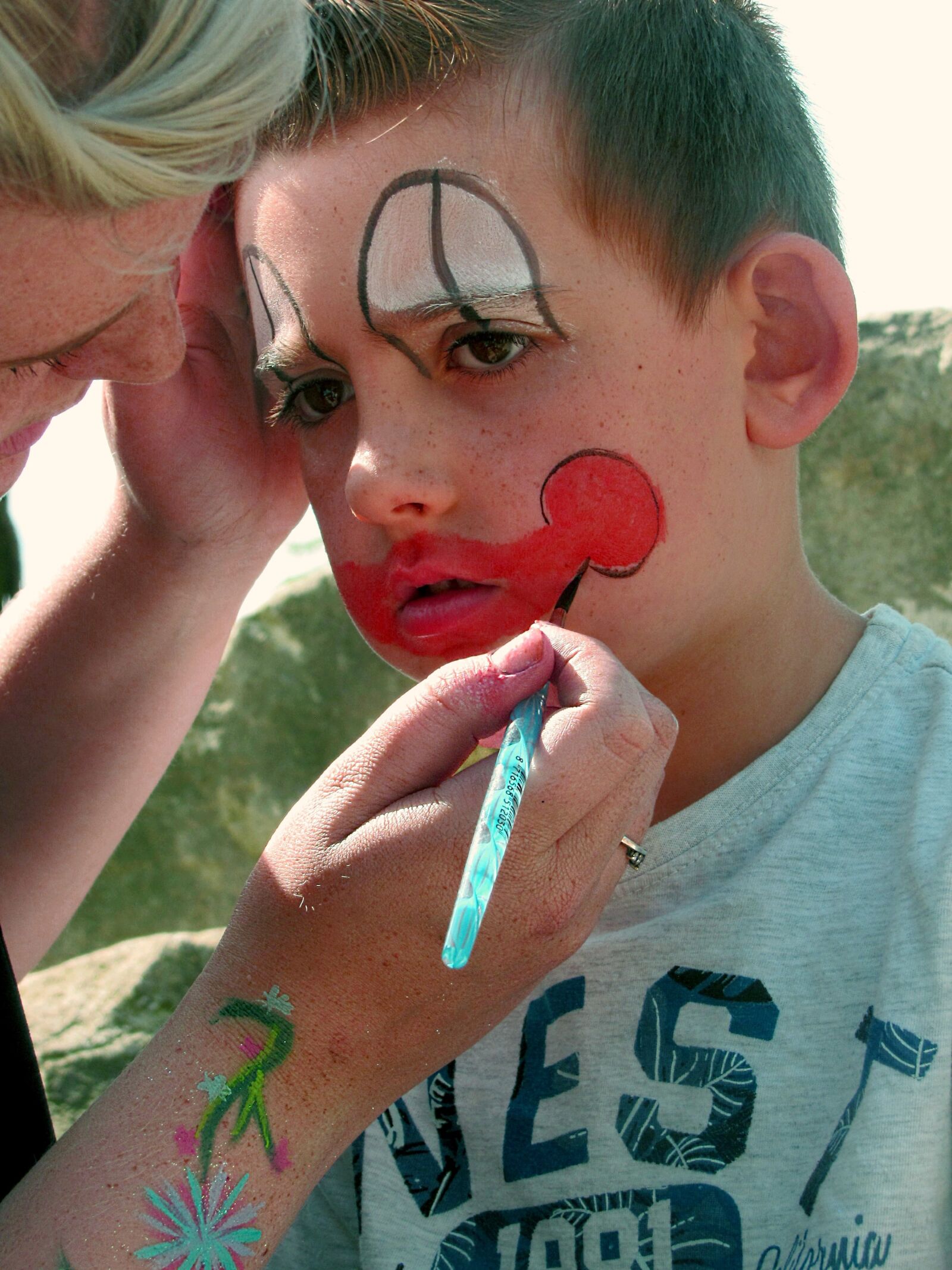 Canon PowerShot SX10 IS sample photo. Child, clown, face paint photography
