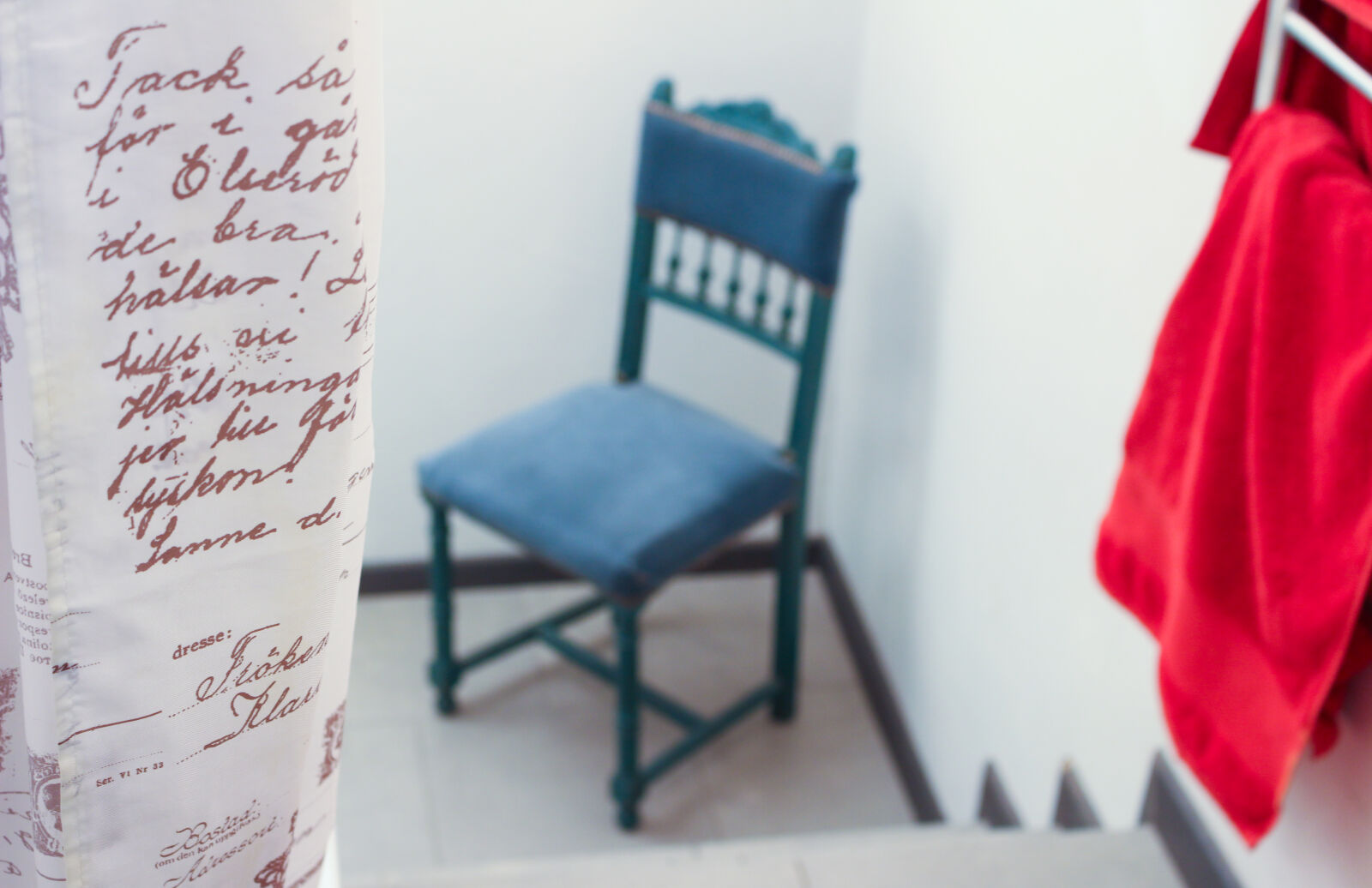 Canon EOS 700D (EOS Rebel T5i / EOS Kiss X7i) sample photo. Chair, colors, design, furniture photography