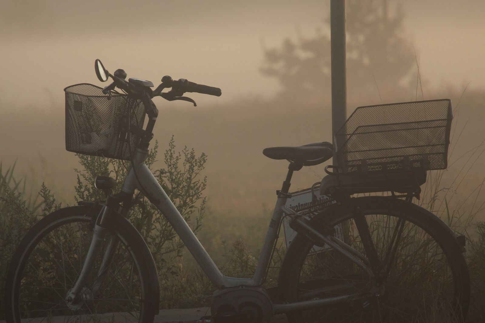 Canon EF-S 55-250mm F4-5.6 IS STM sample photo. Bike, fog, landscape photography