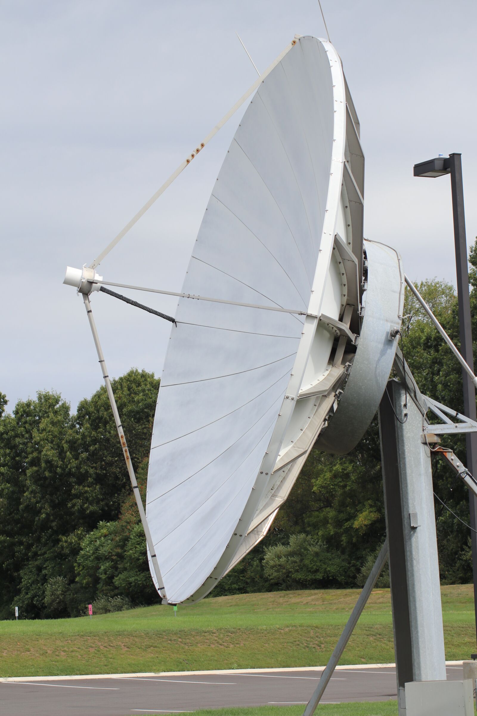 Canon EOS 80D sample photo. Antenna, receiver, downlink photography
