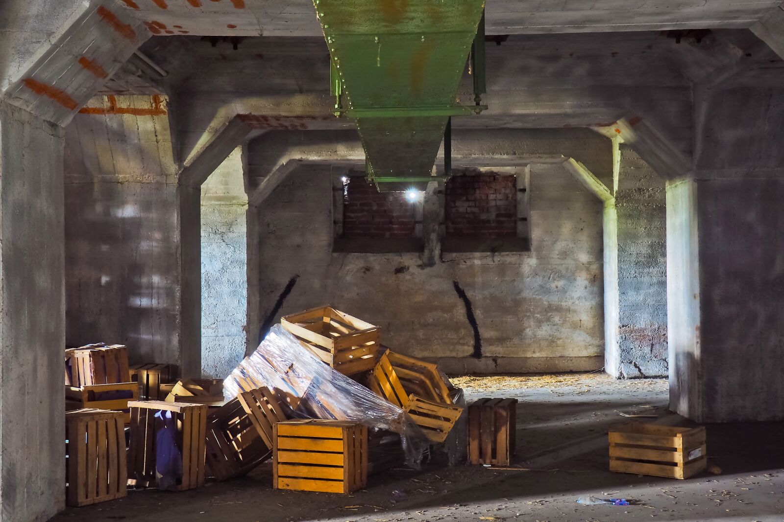 Olympus OM-D E-M10 sample photo. Lost places, warehouse, stock photography
