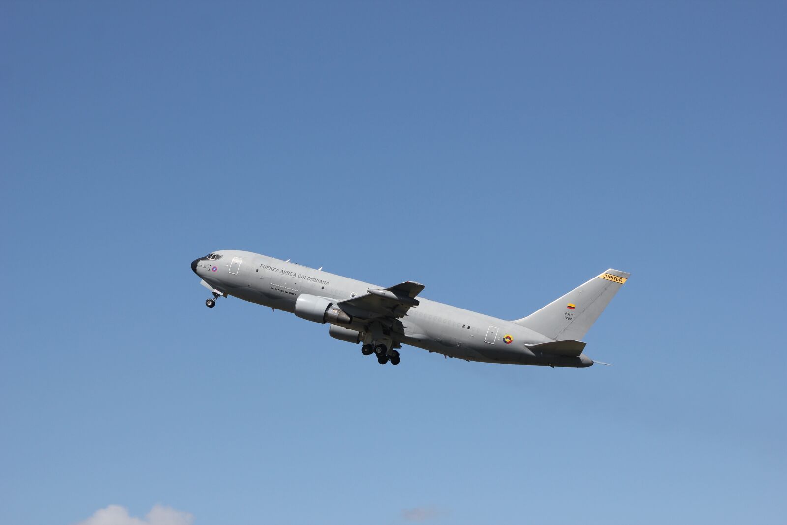 Canon EOS 550D (EOS Rebel T2i / EOS Kiss X4) sample photo. Aircraft, military, fly photography