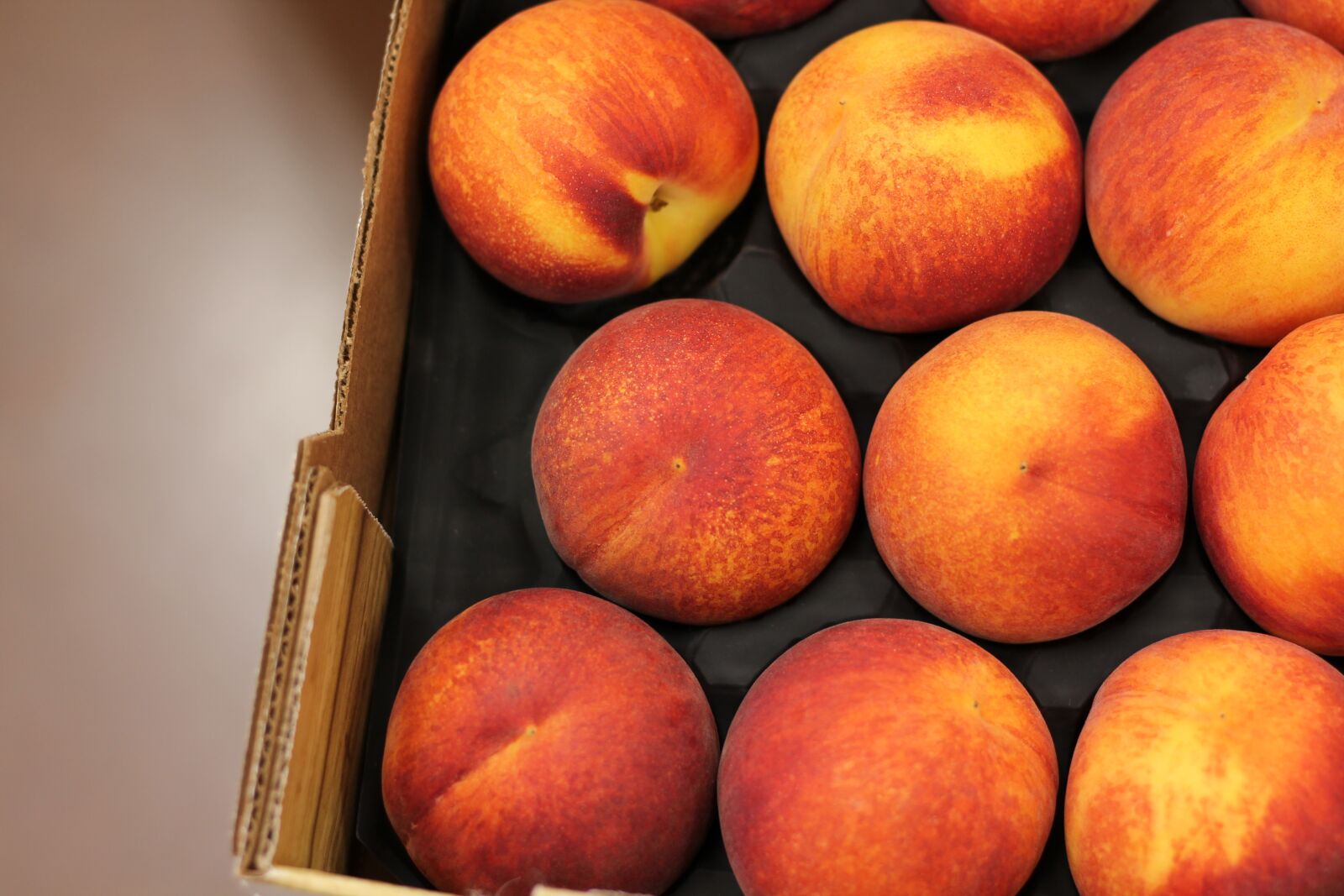 Canon EOS 1100D (EOS Rebel T3 / EOS Kiss X50) sample photo. Peach, fresh, fruit photography