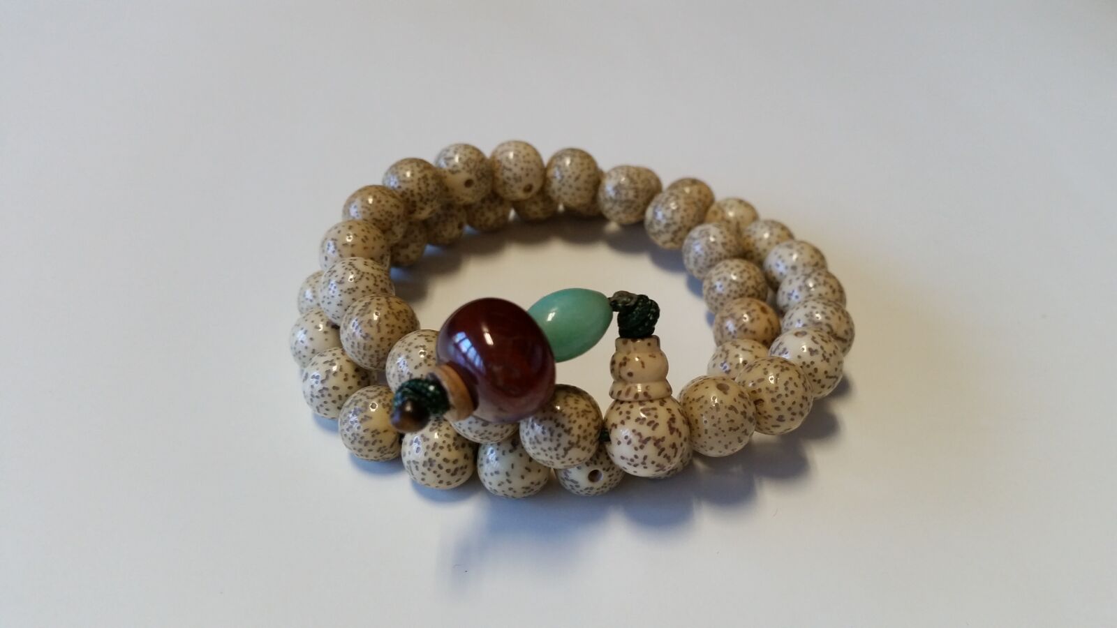 Samsung Galaxy S5 sample photo. Buddhist, beads, counting photography