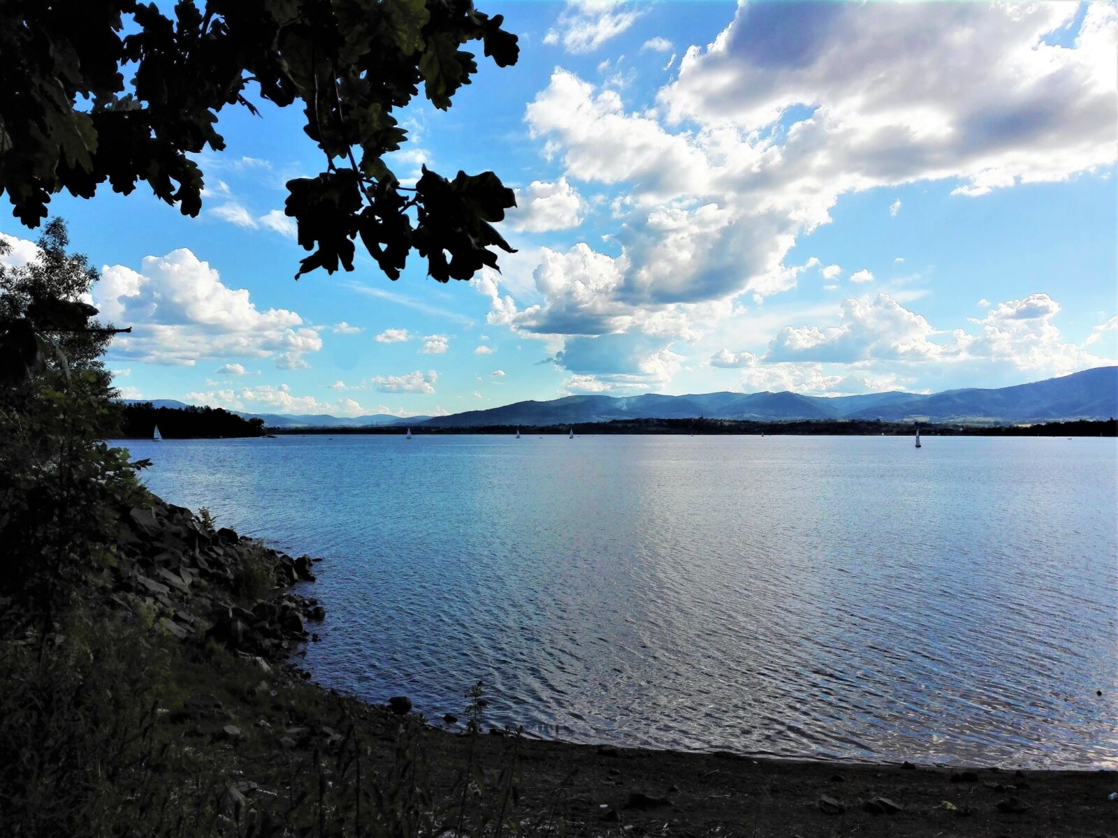 HUAWEI P8 Lite sample photo. Tile, lake, sailboats photography