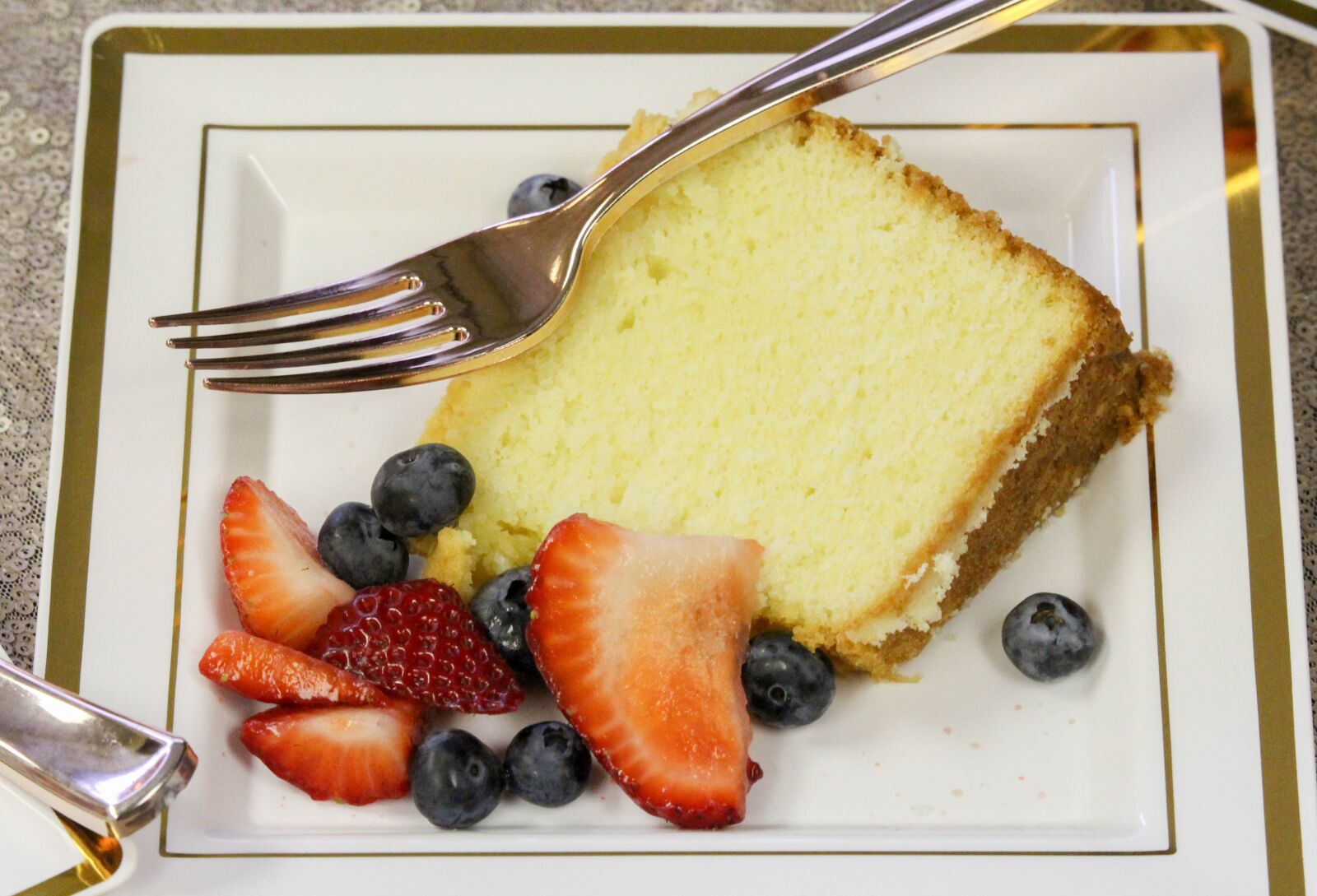 Canon EOS 700D (EOS Rebel T5i / EOS Kiss X7i) sample photo. Cake, blueberry, yummy photography
