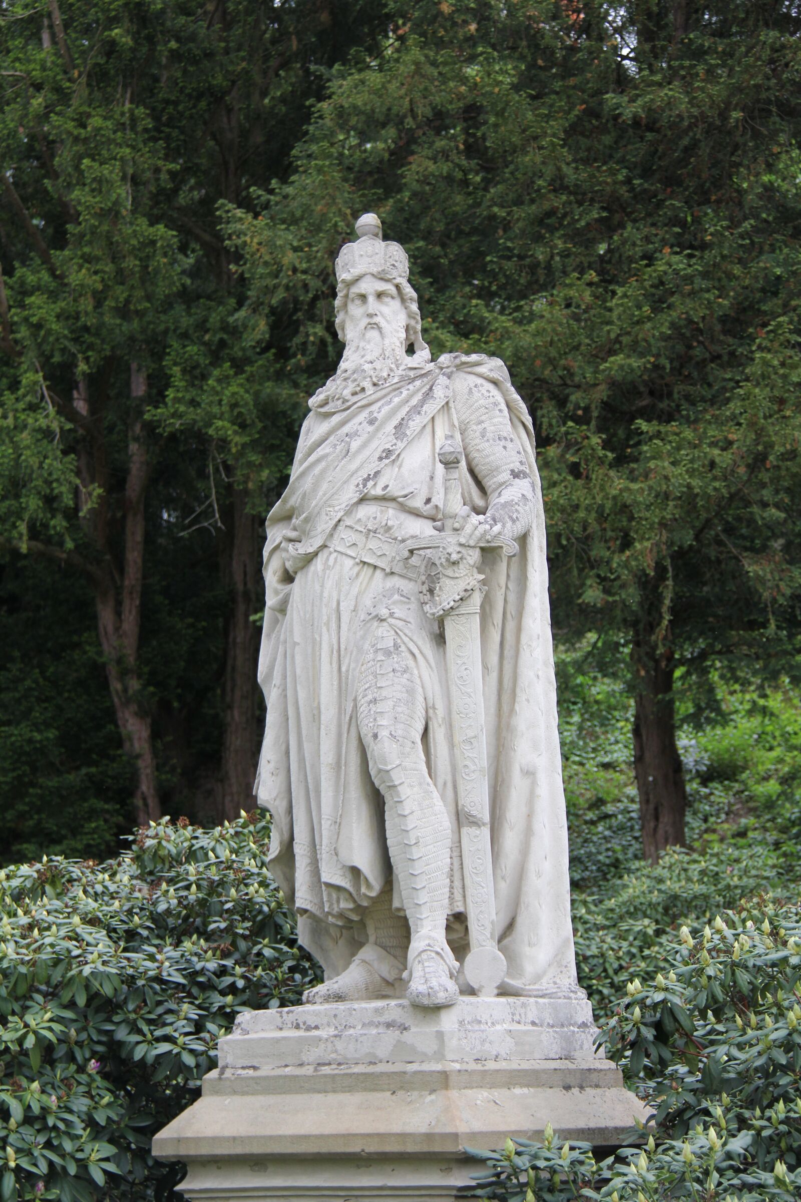 Canon EOS 550D (EOS Rebel T2i / EOS Kiss X4) sample photo. Sculpture, emperor, monument photography