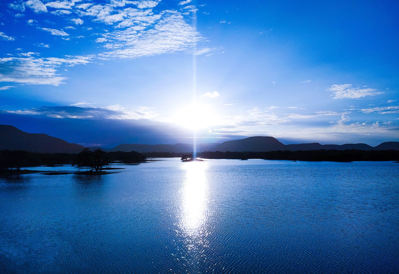Xiaomi Redmi Note 8 sample photo. Sunset, lake, mountains photography