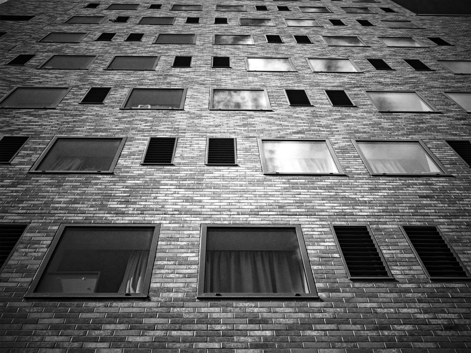 Sony DSC-HX60 sample photo. Architecture, black, and, white photography