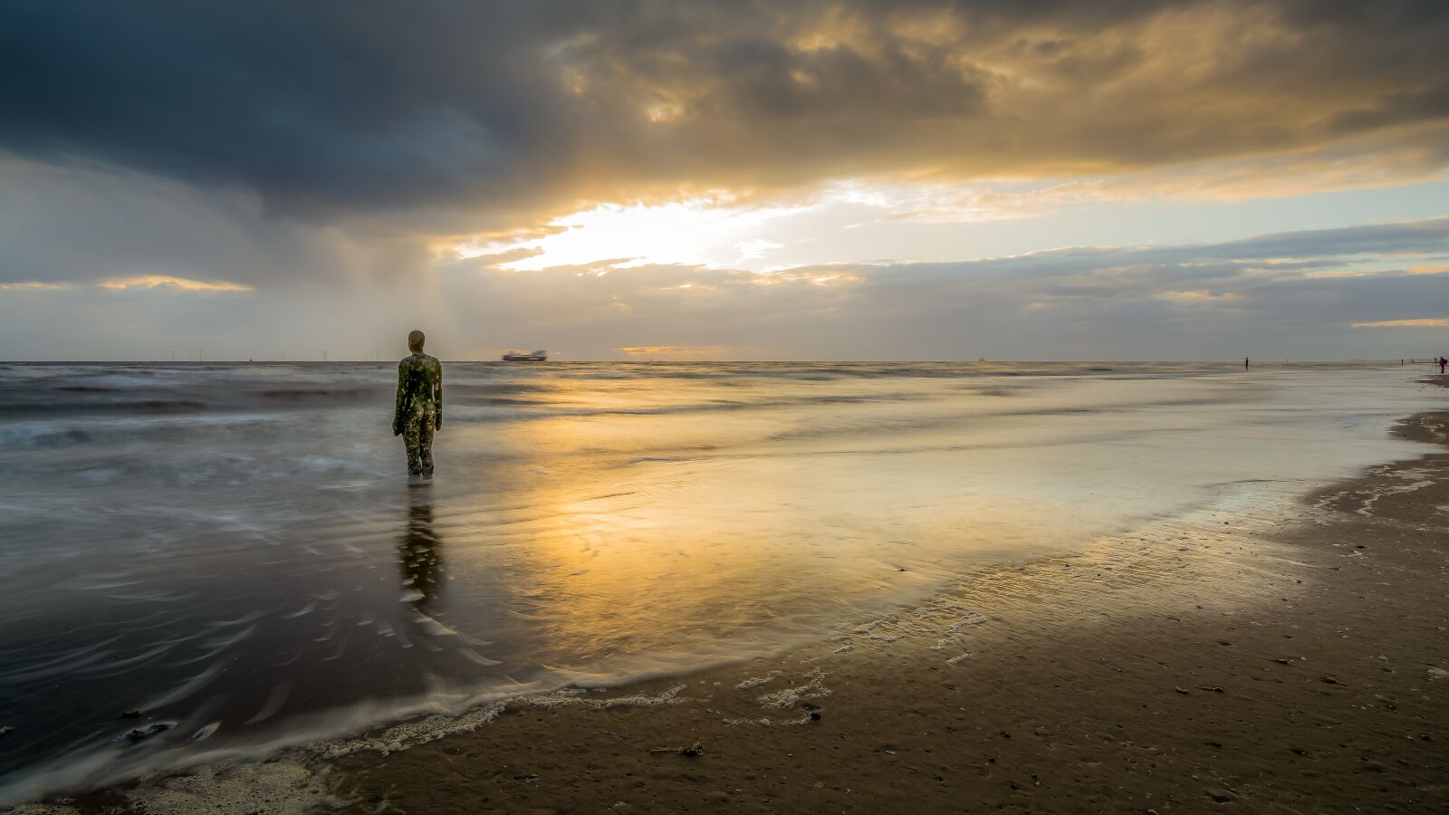 Tokina AT-X Pro 11-16mm F2.8 DX II sample photo. Crosby beach, steel man photography