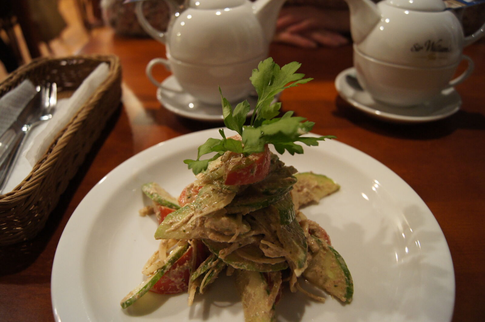 Sony Alpha DSLR-A550 sample photo. Eat, restaurant, salad, tea photography