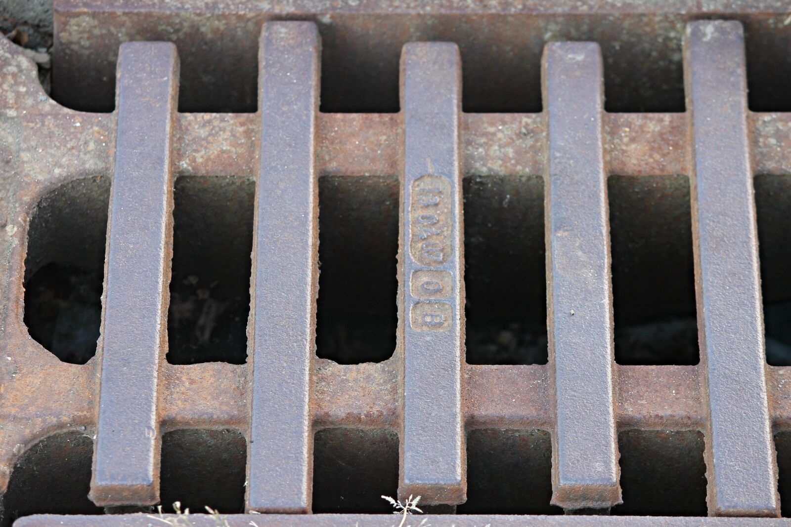 Canon EOS 1100D (EOS Rebel T3 / EOS Kiss X50) sample photo. Gully, road expiration, sinkhole photography