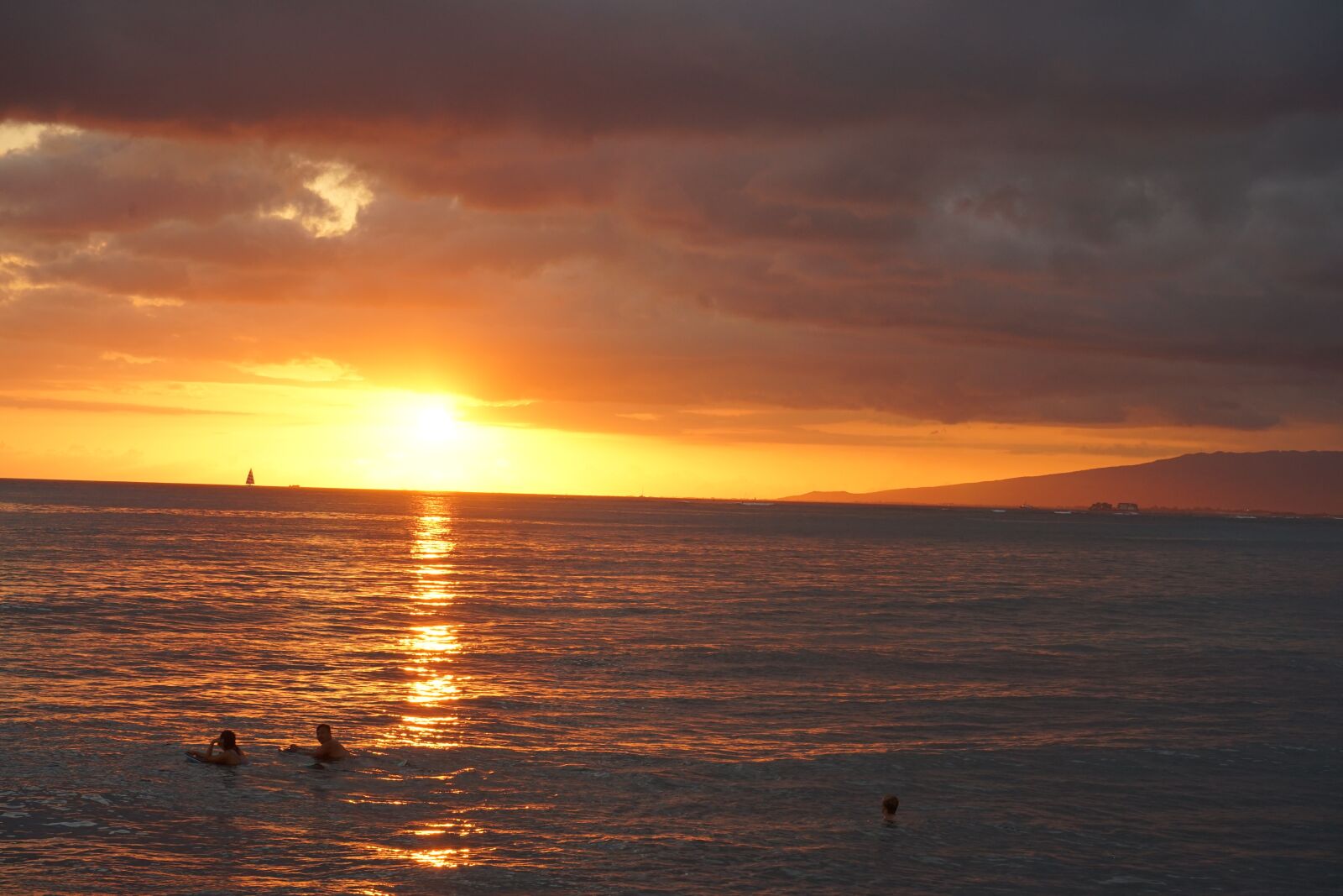 Sony a7 II + Sony FE 28-70mm F3.5-5.6 OSS sample photo. Sunset, hawaii, honolulu photography